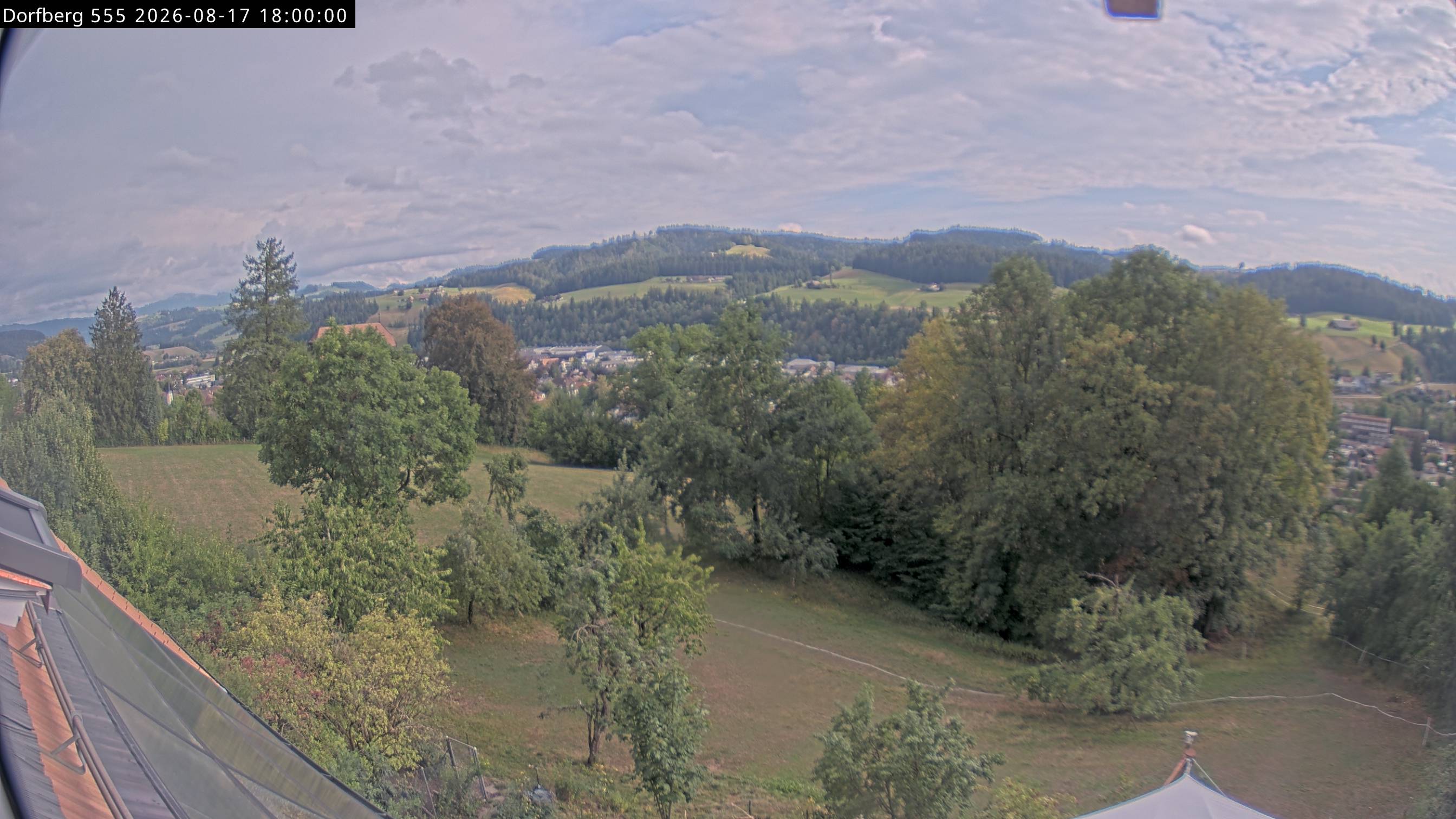 Webcam-Bild: Aussicht vom Dorfberg in Langnau 20260817-180000
