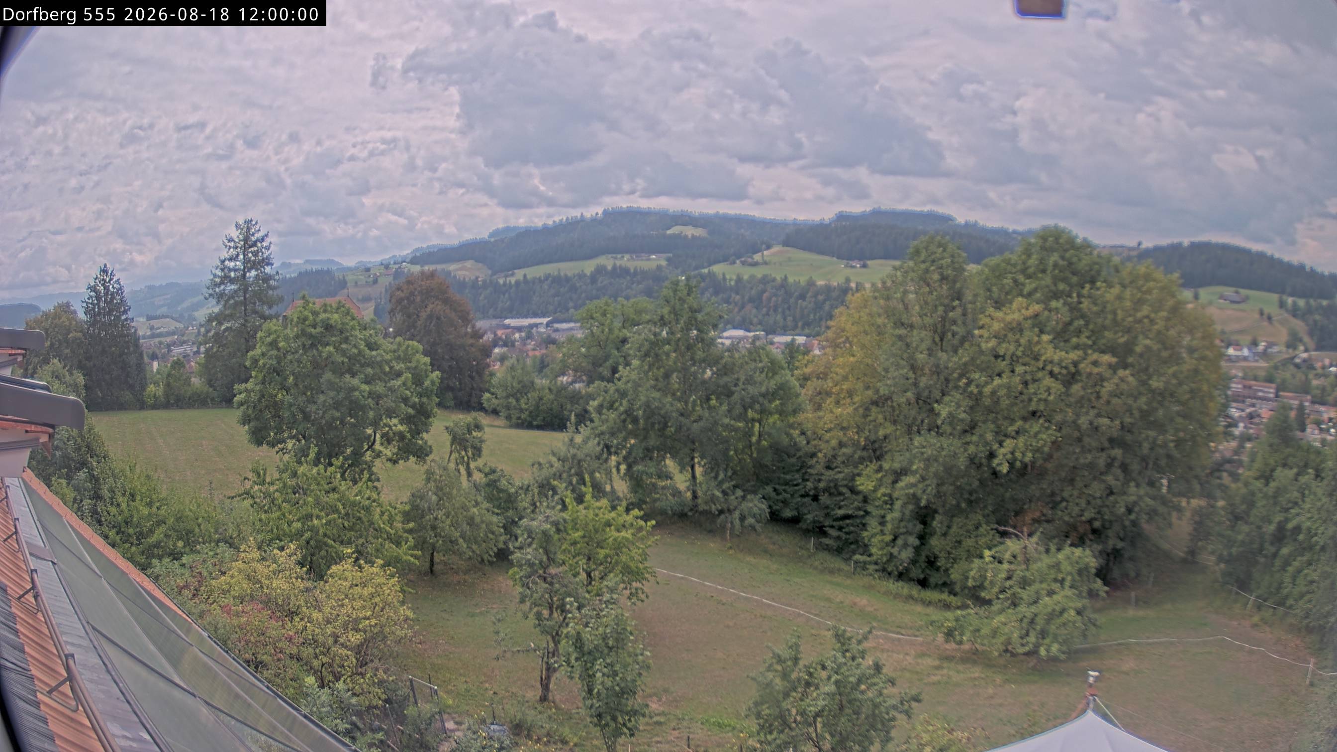 Webcam-Bild: Aussicht vom Dorfberg in Langnau 20260818-120000