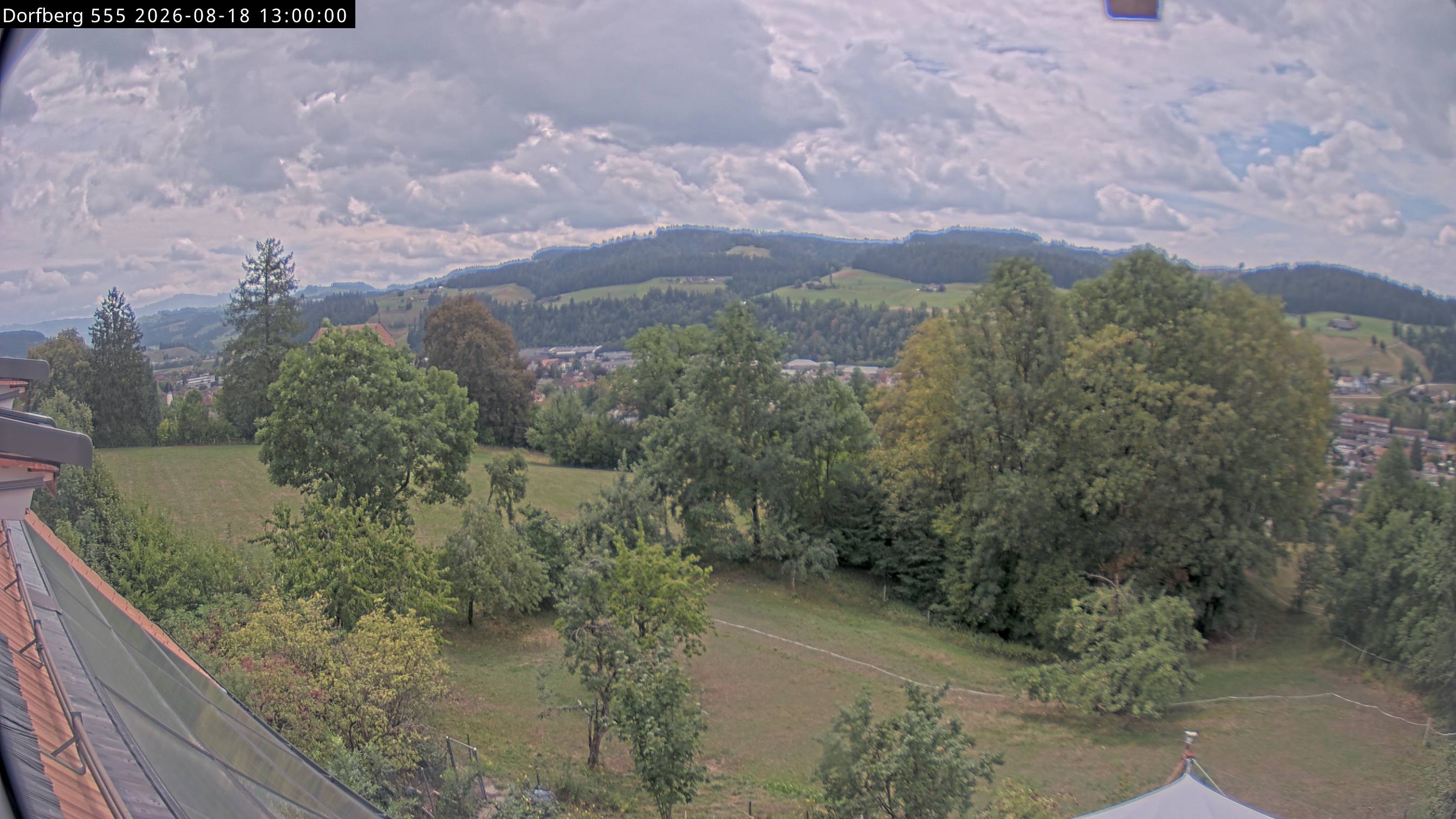 Webcam-Bild: Aussicht vom Dorfberg in Langnau 20260818-130000