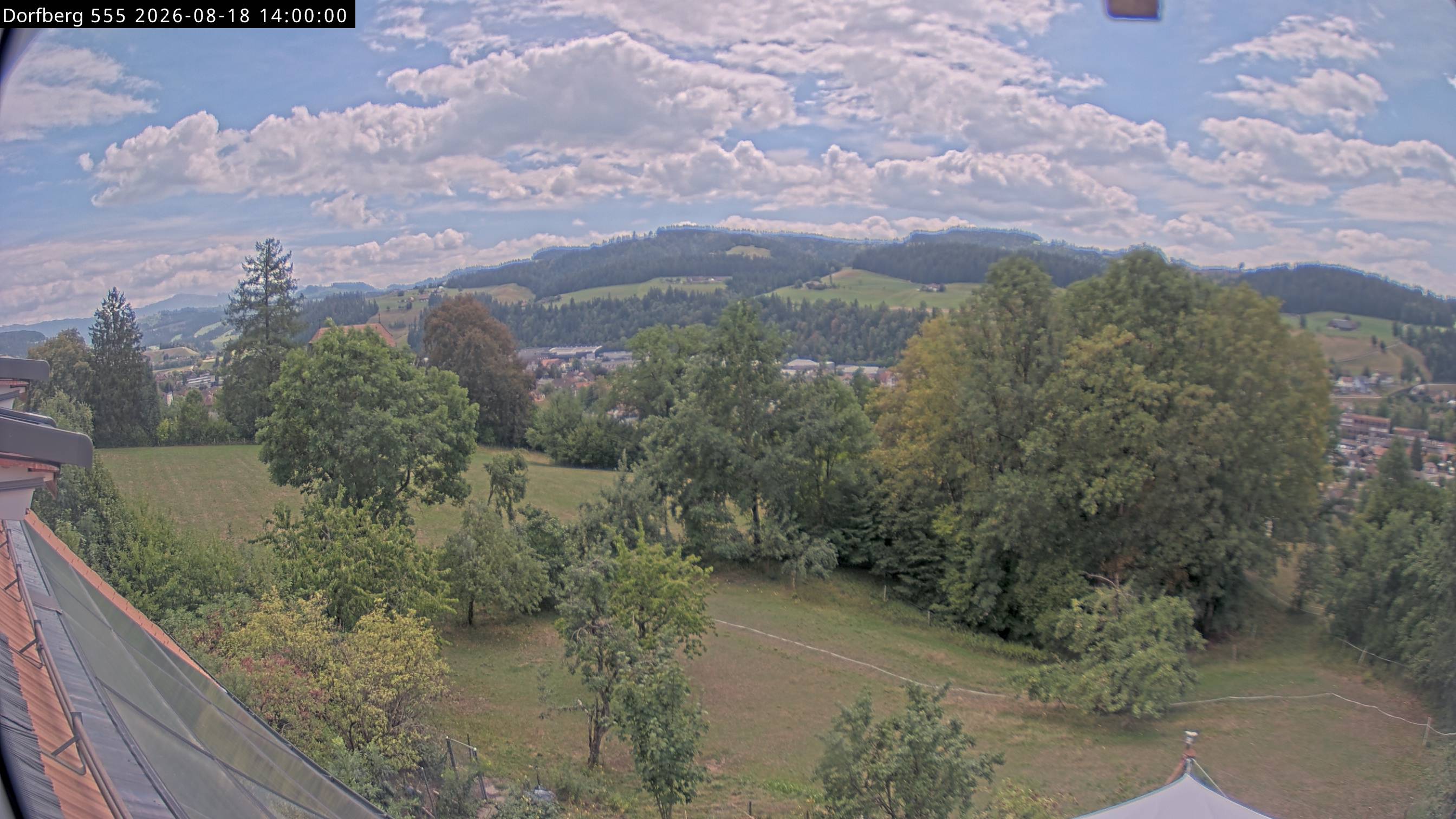 Webcam-Bild: Aussicht vom Dorfberg in Langnau 20260818-140000