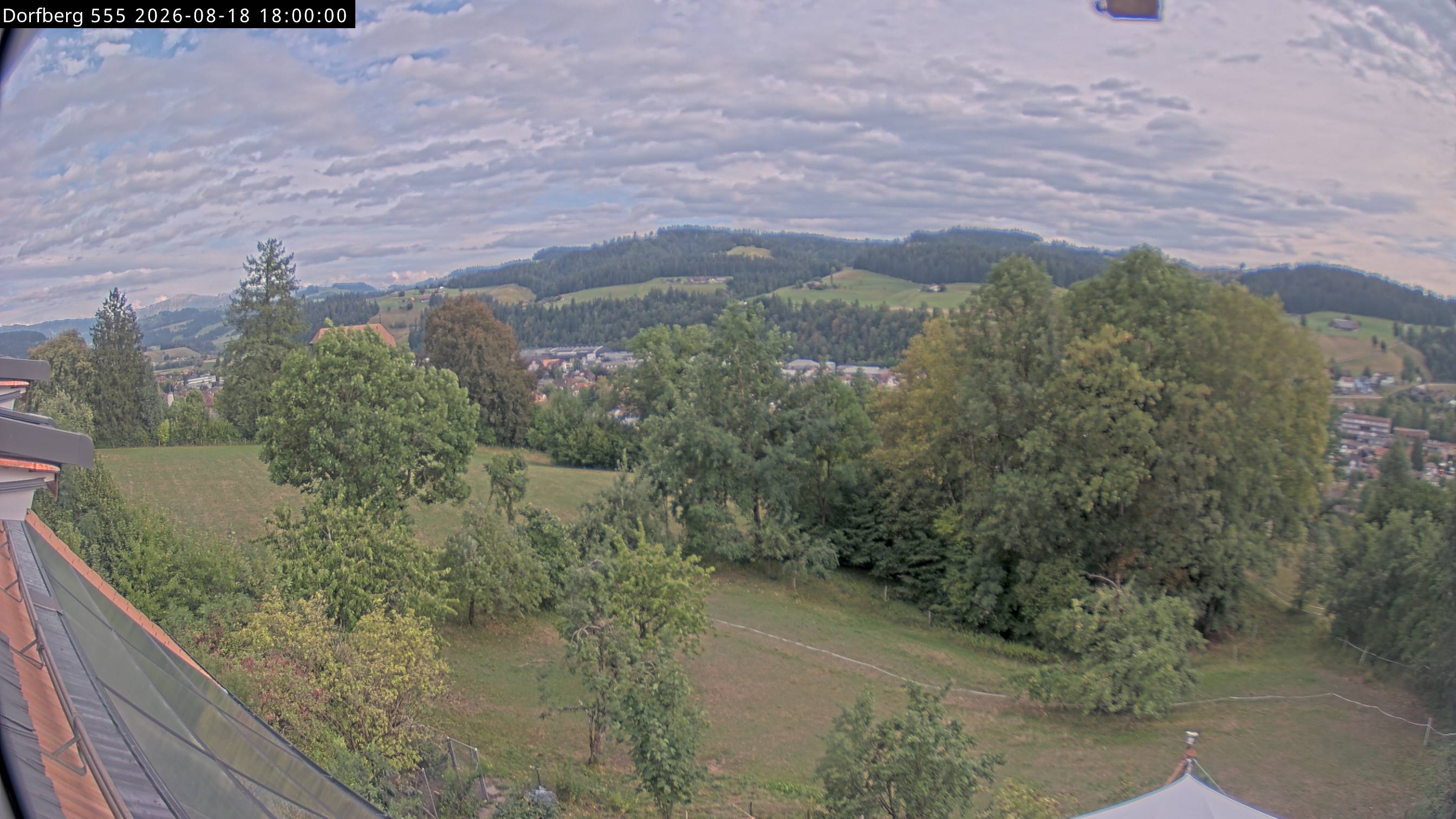 Webcam-Bild: Aussicht vom Dorfberg in Langnau 20260818-180000