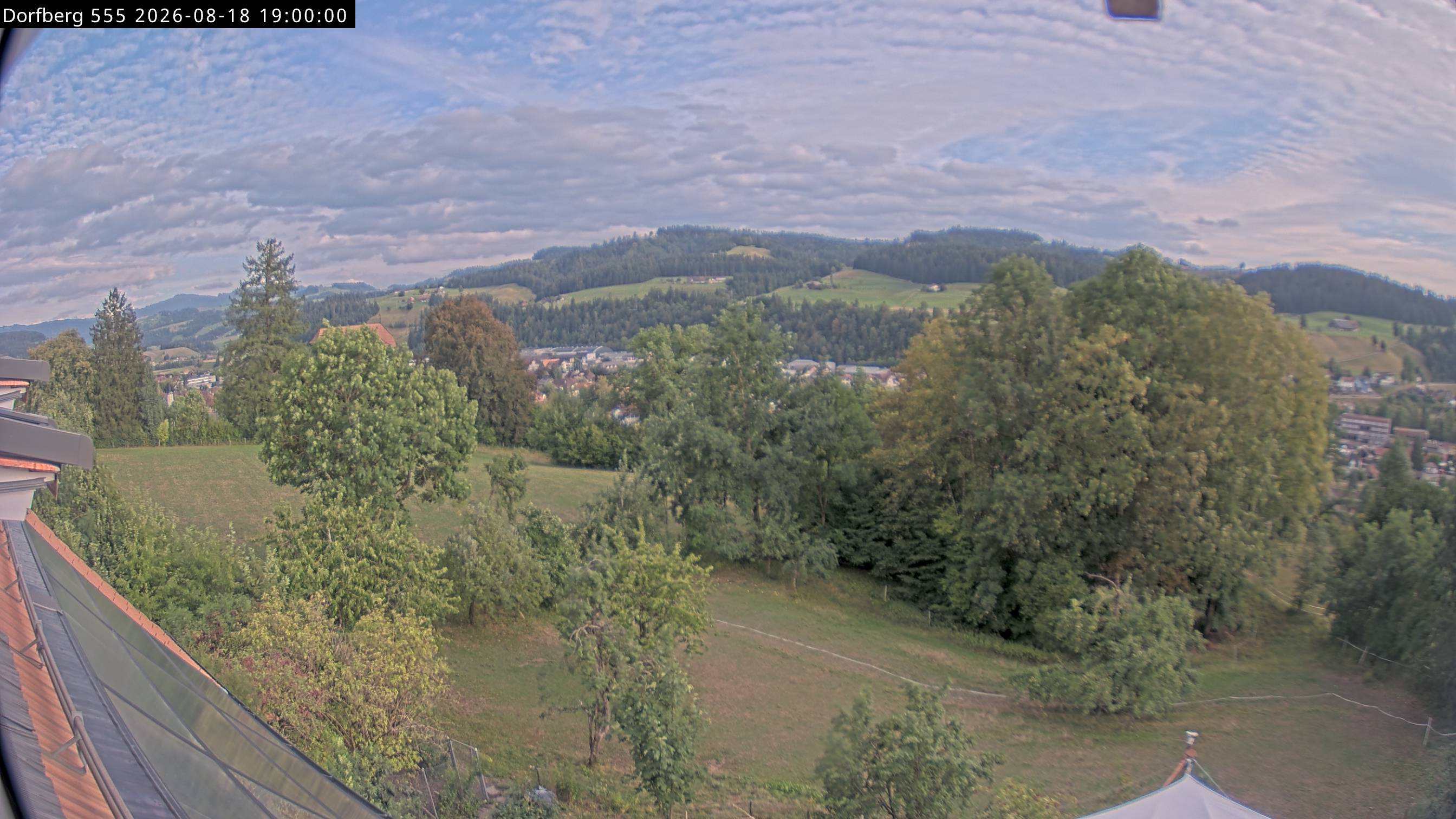 Webcam-Bild: Aussicht vom Dorfberg in Langnau 20260818-190000