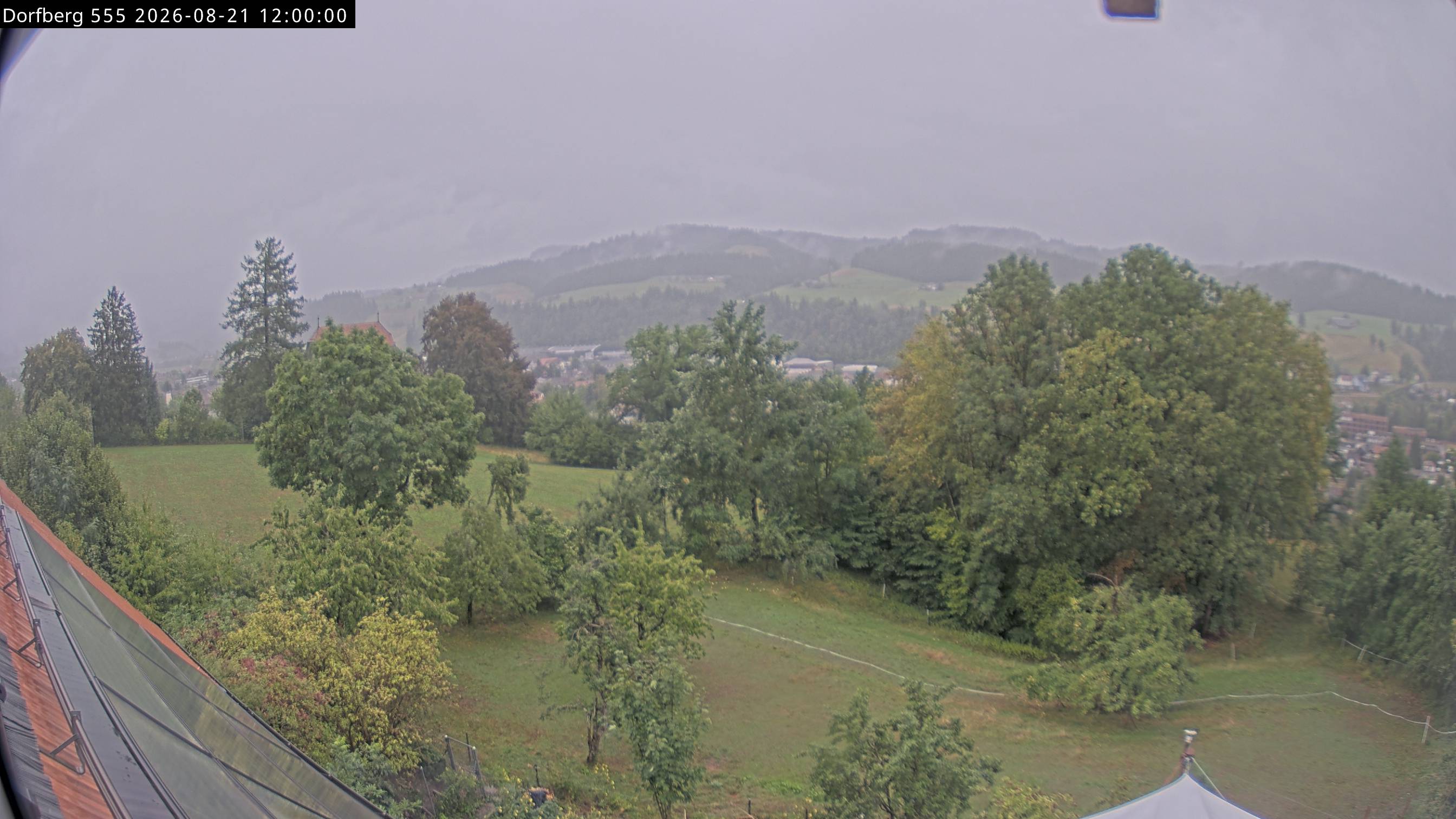 Webcam-Bild: Aussicht vom Dorfberg in Langnau 20260821-120000
