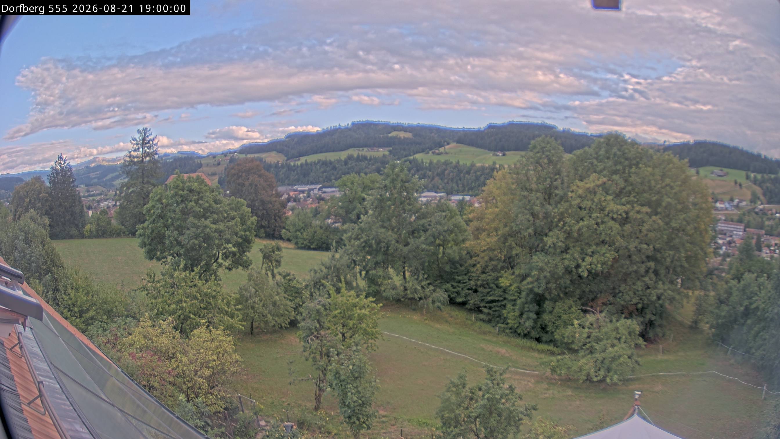 Webcam-Bild: Aussicht vom Dorfberg in Langnau 20260821-190000