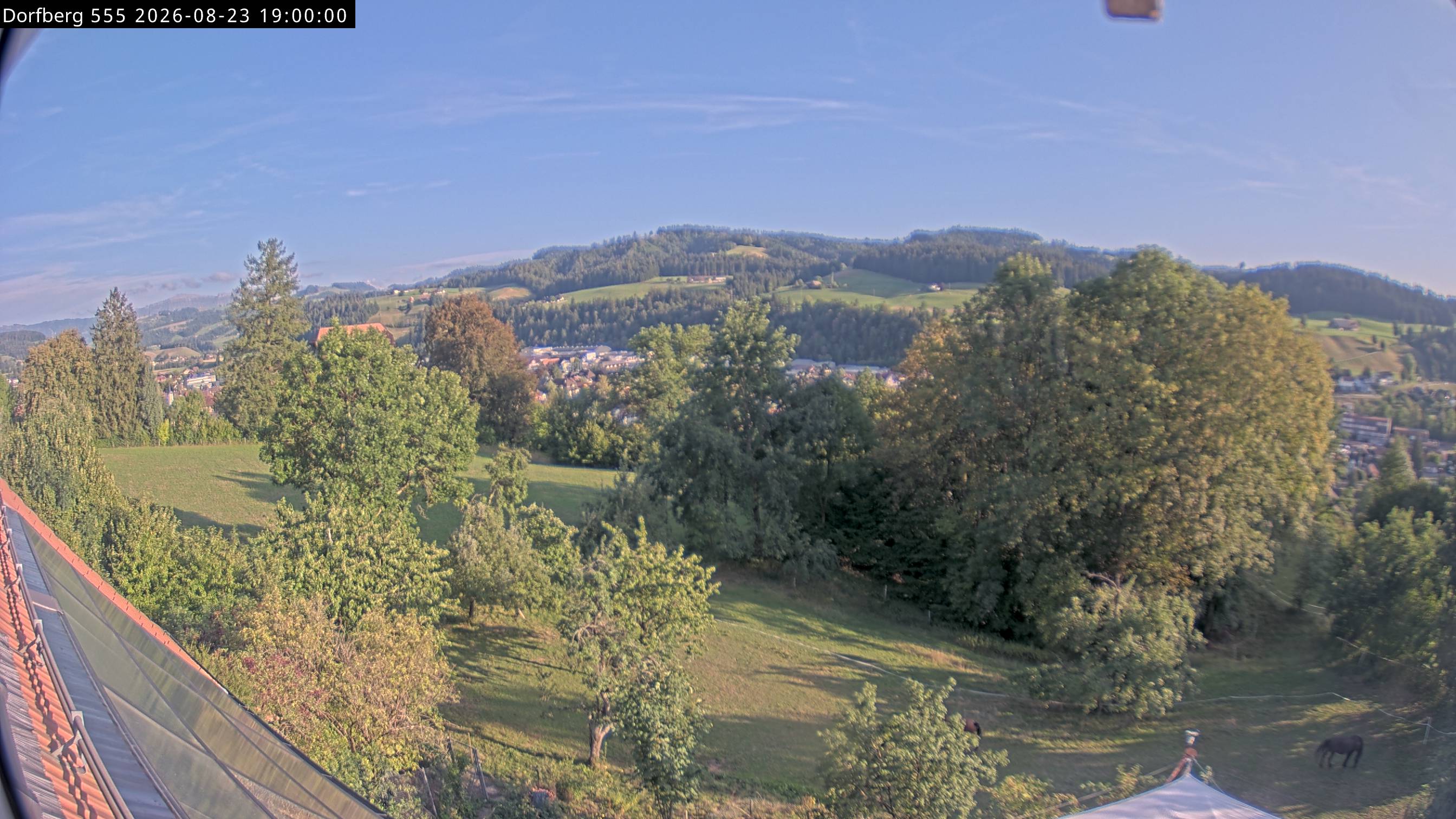Webcam-Bild: Aussicht vom Dorfberg in Langnau 20260823-190000