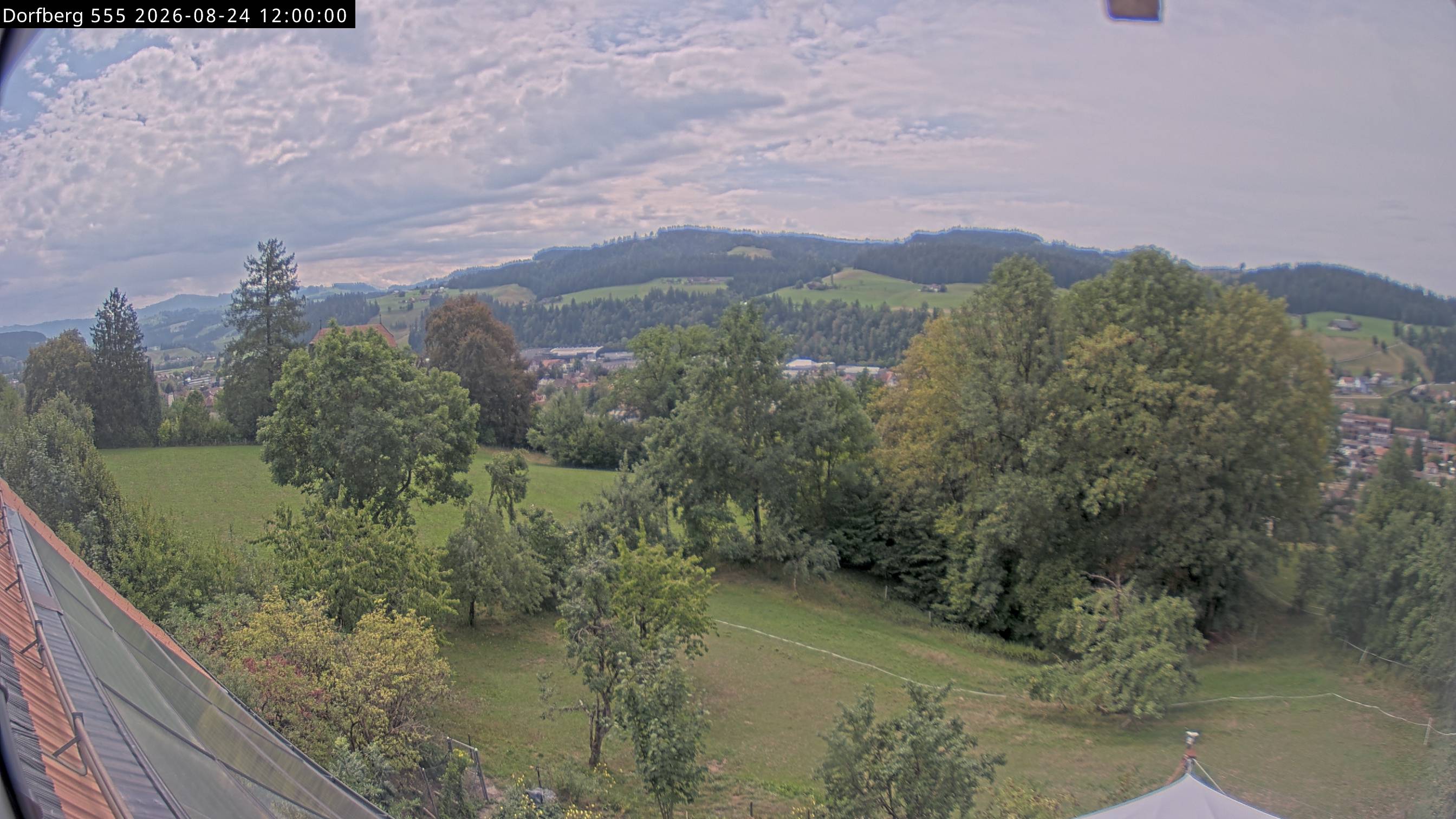 Webcam-Bild: Aussicht vom Dorfberg in Langnau 20260824-120000