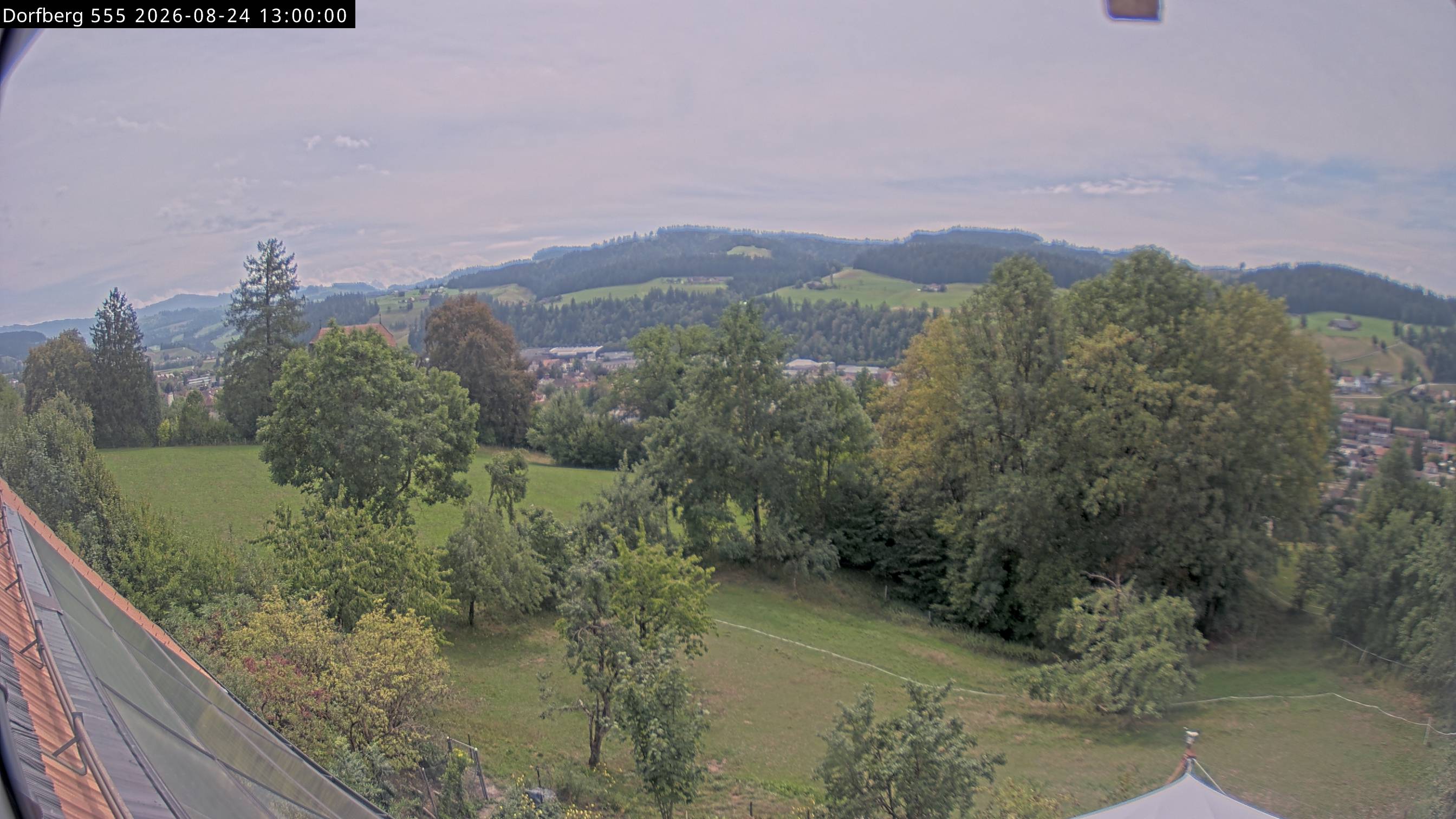 Webcam-Bild: Aussicht vom Dorfberg in Langnau 20260824-130000