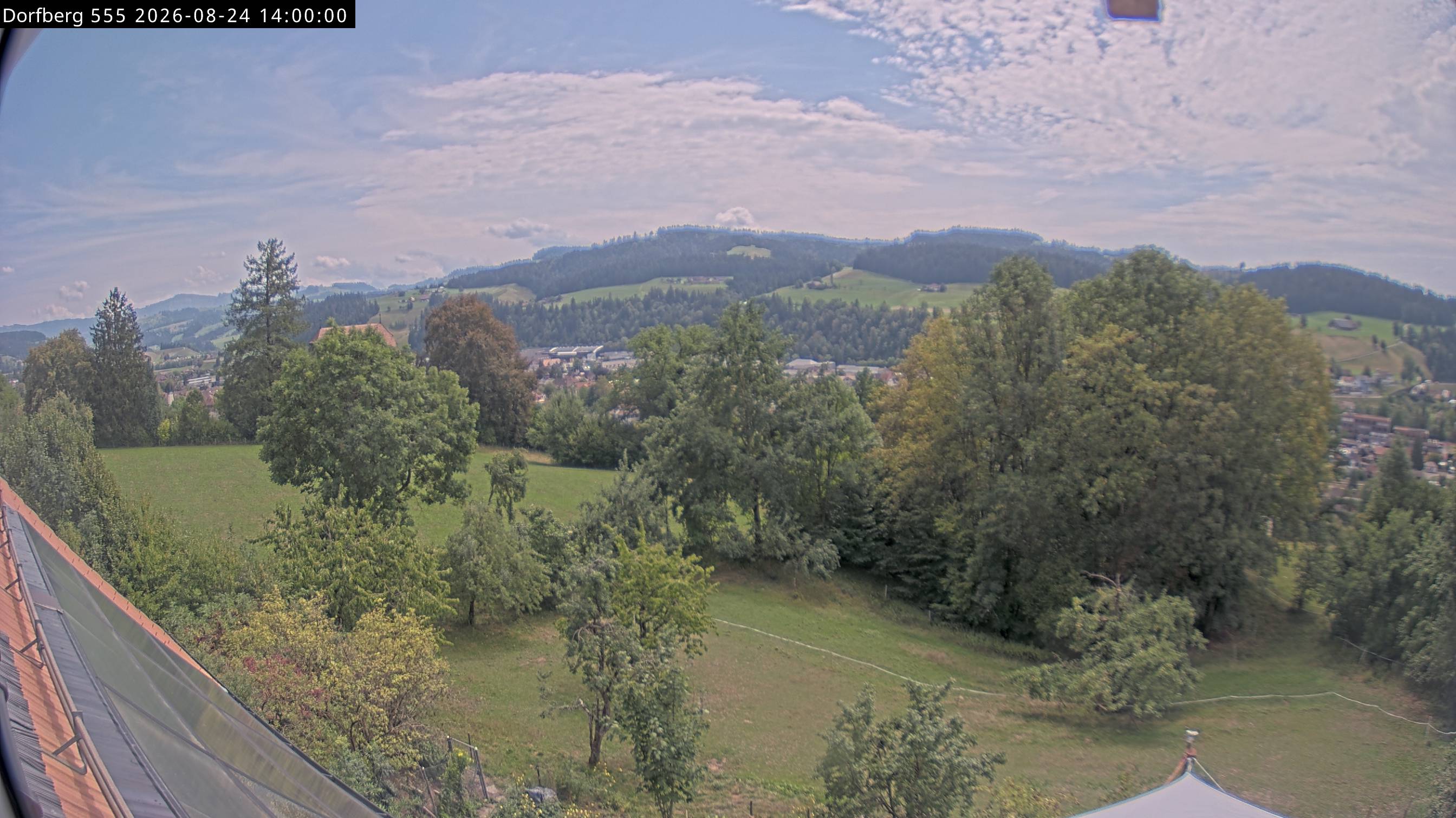 Webcam-Bild: Aussicht vom Dorfberg in Langnau 20260824-140000