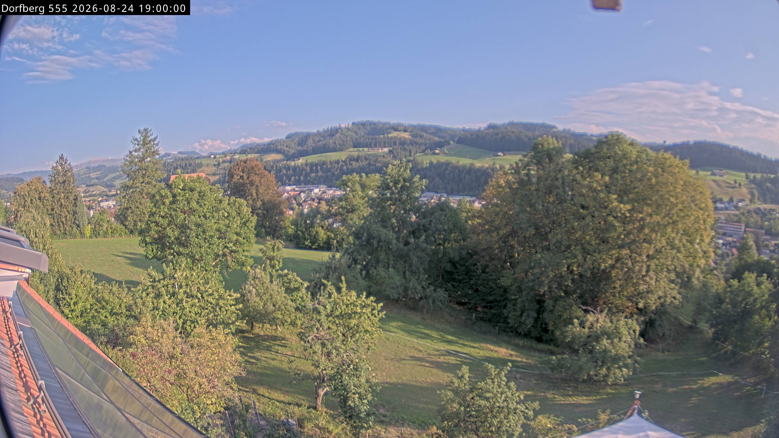 Webcam-Bild: Aussicht vom Dorfberg in Langnau 20260824-190000