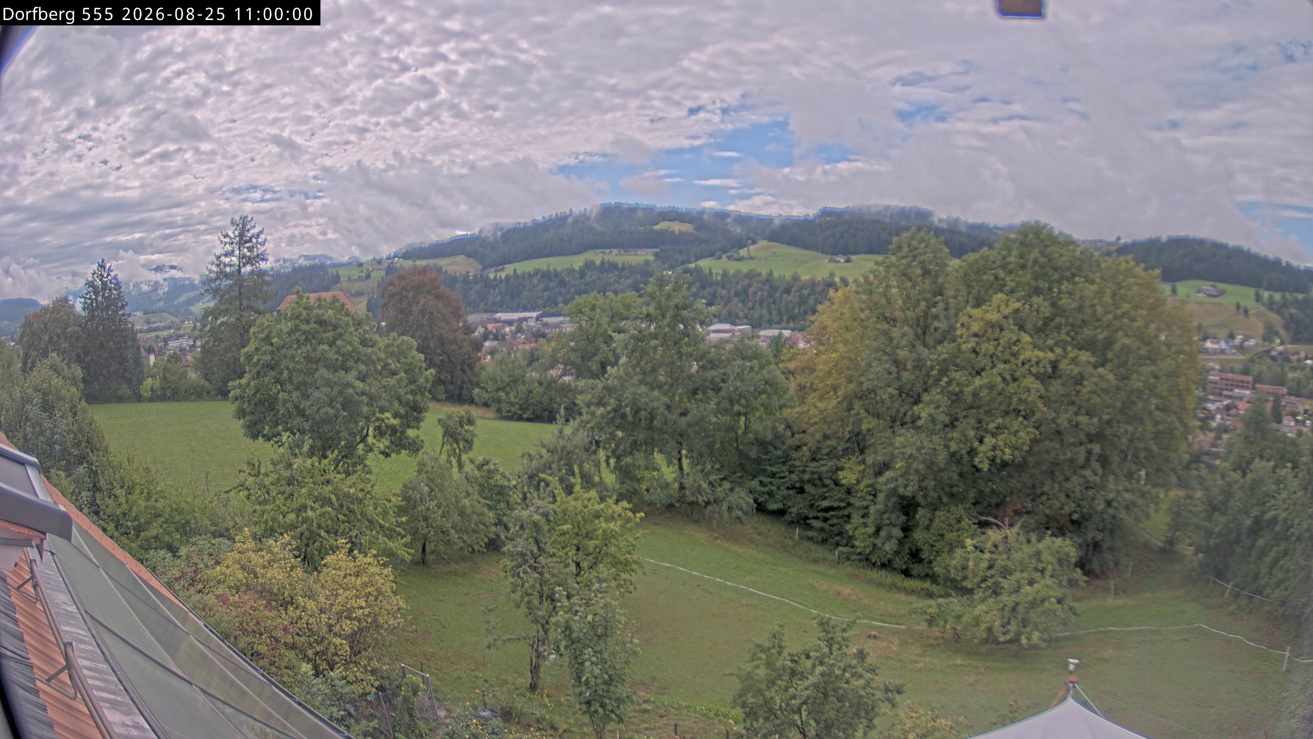 Webcam-Bild: Aussicht vom Dorfberg in Langnau 20260825-110000