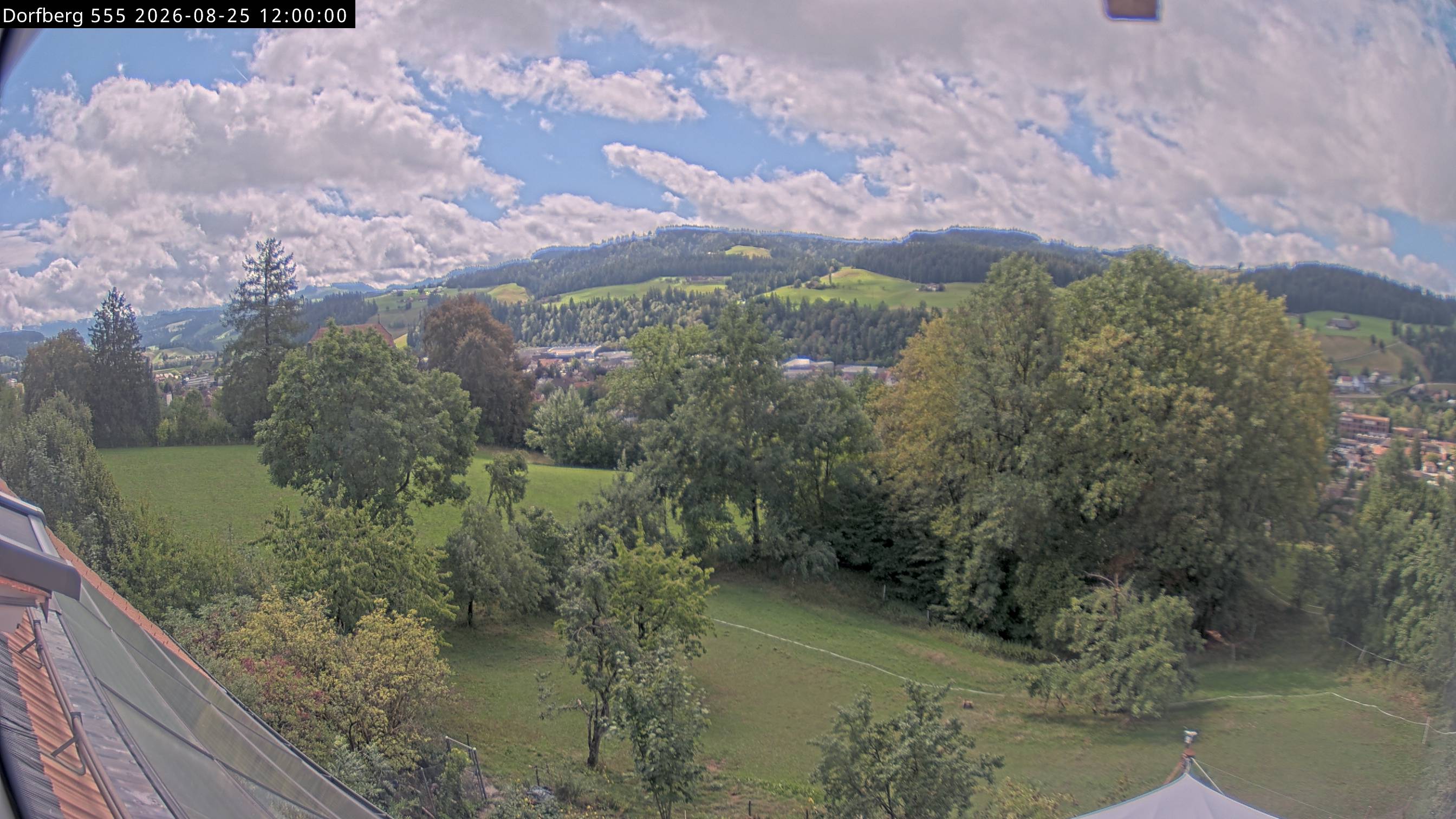 Webcam-Bild: Aussicht vom Dorfberg in Langnau 20260825-120000