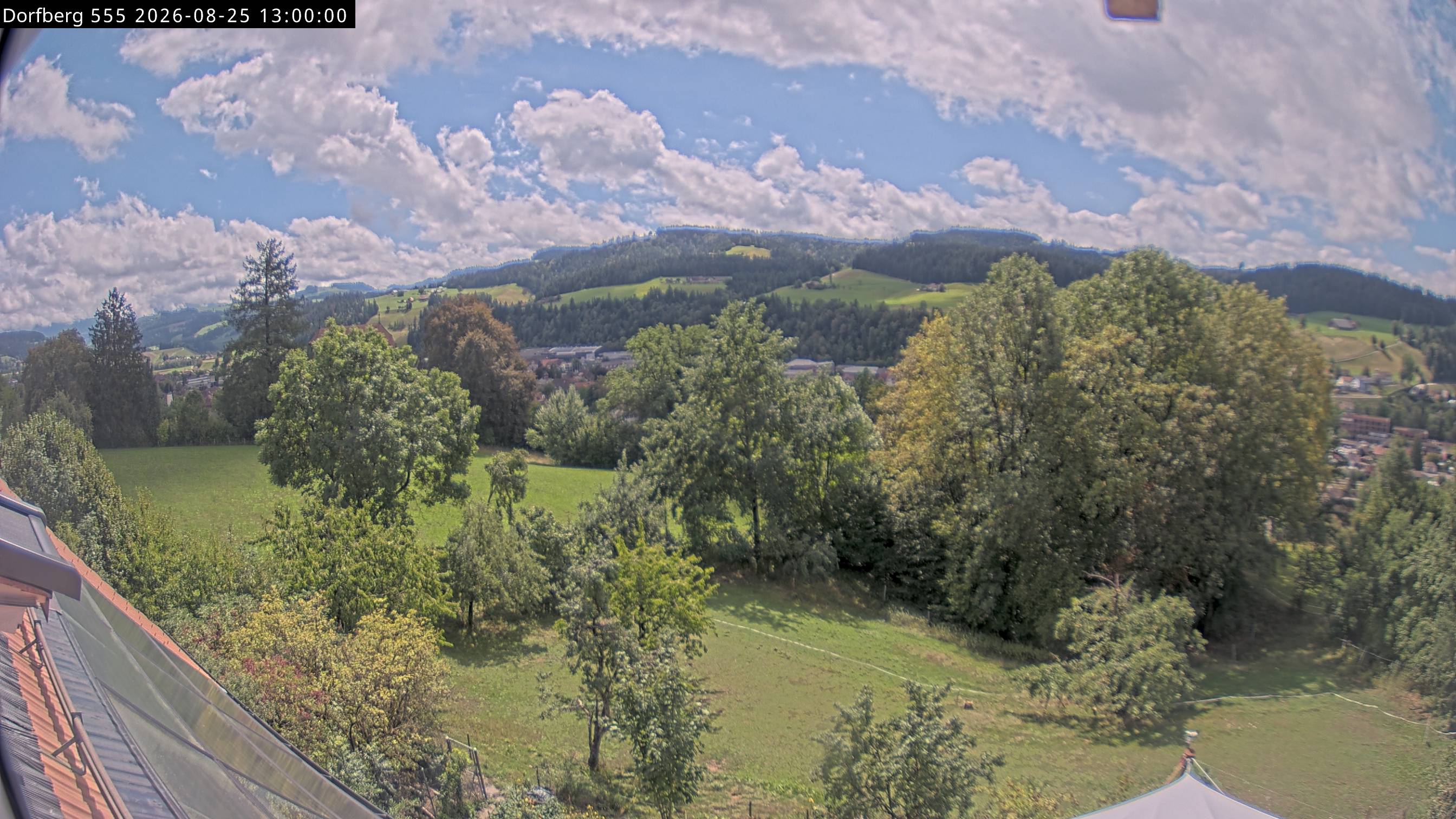 Webcam-Bild: Aussicht vom Dorfberg in Langnau 20260825-130000