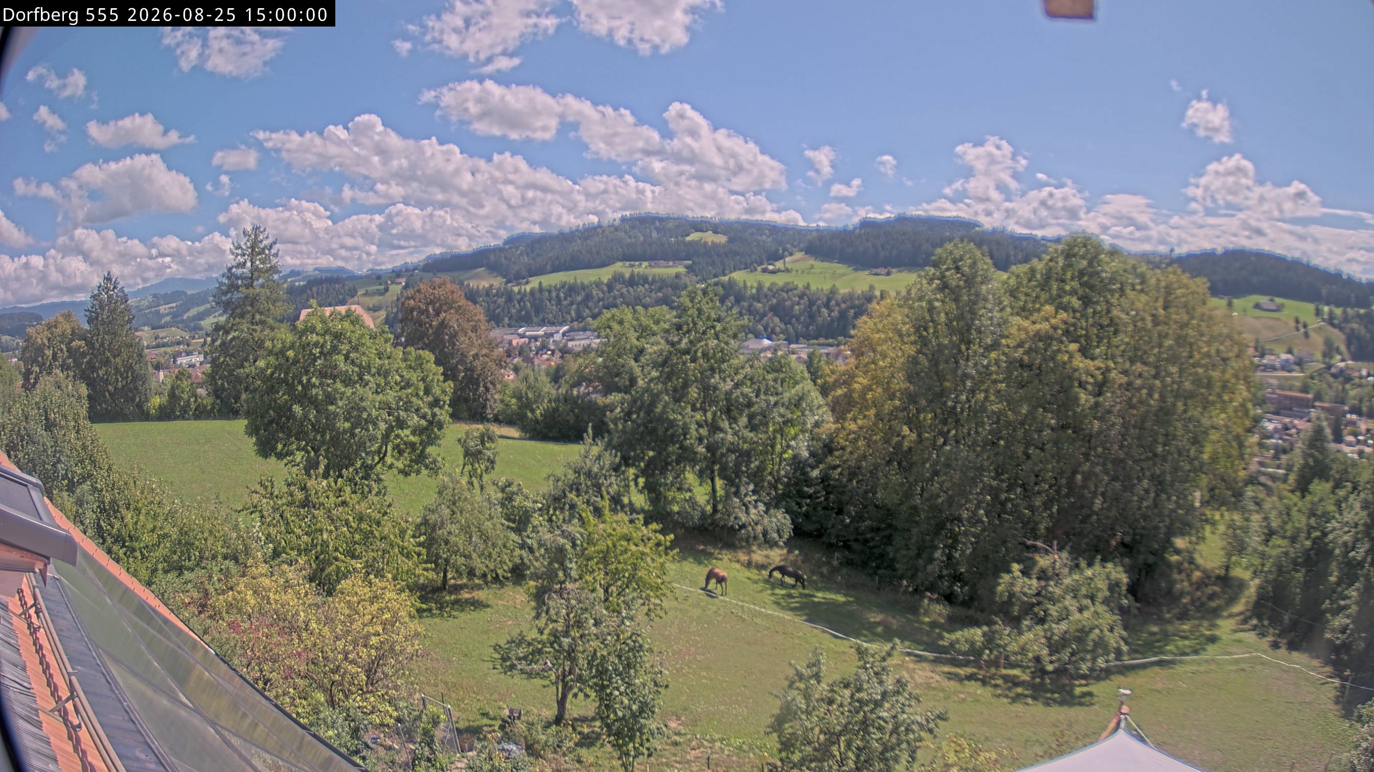 Webcam-Bild: Aussicht vom Dorfberg in Langnau 20260825-150000