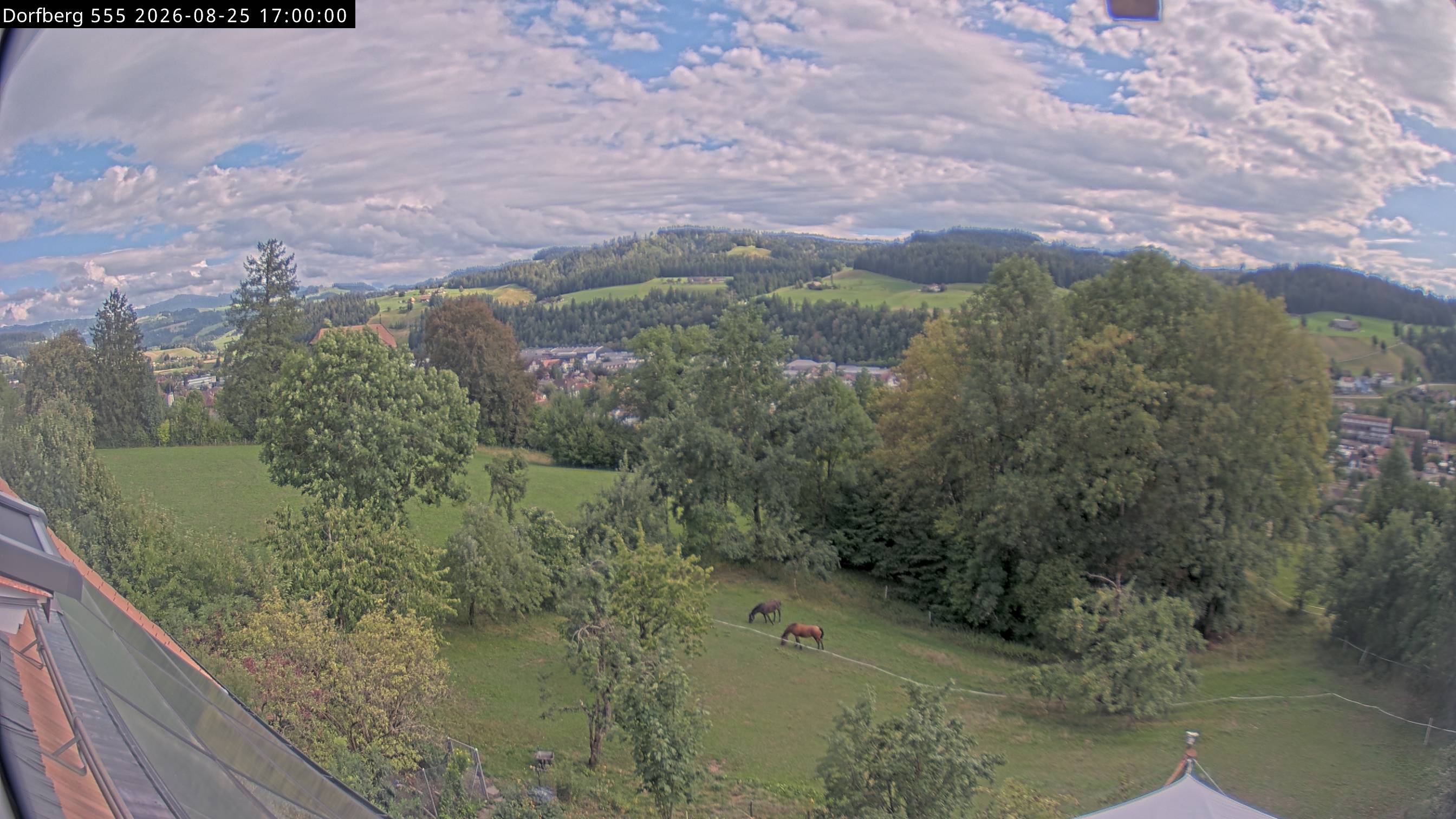 Webcam-Bild: Aussicht vom Dorfberg in Langnau 20260825-170000