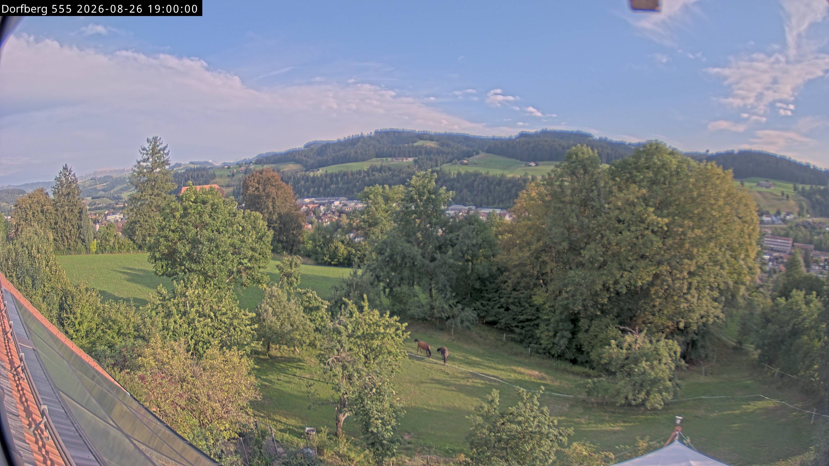 Webcam-Bild: Aussicht vom Dorfberg in Langnau 20260826-190000