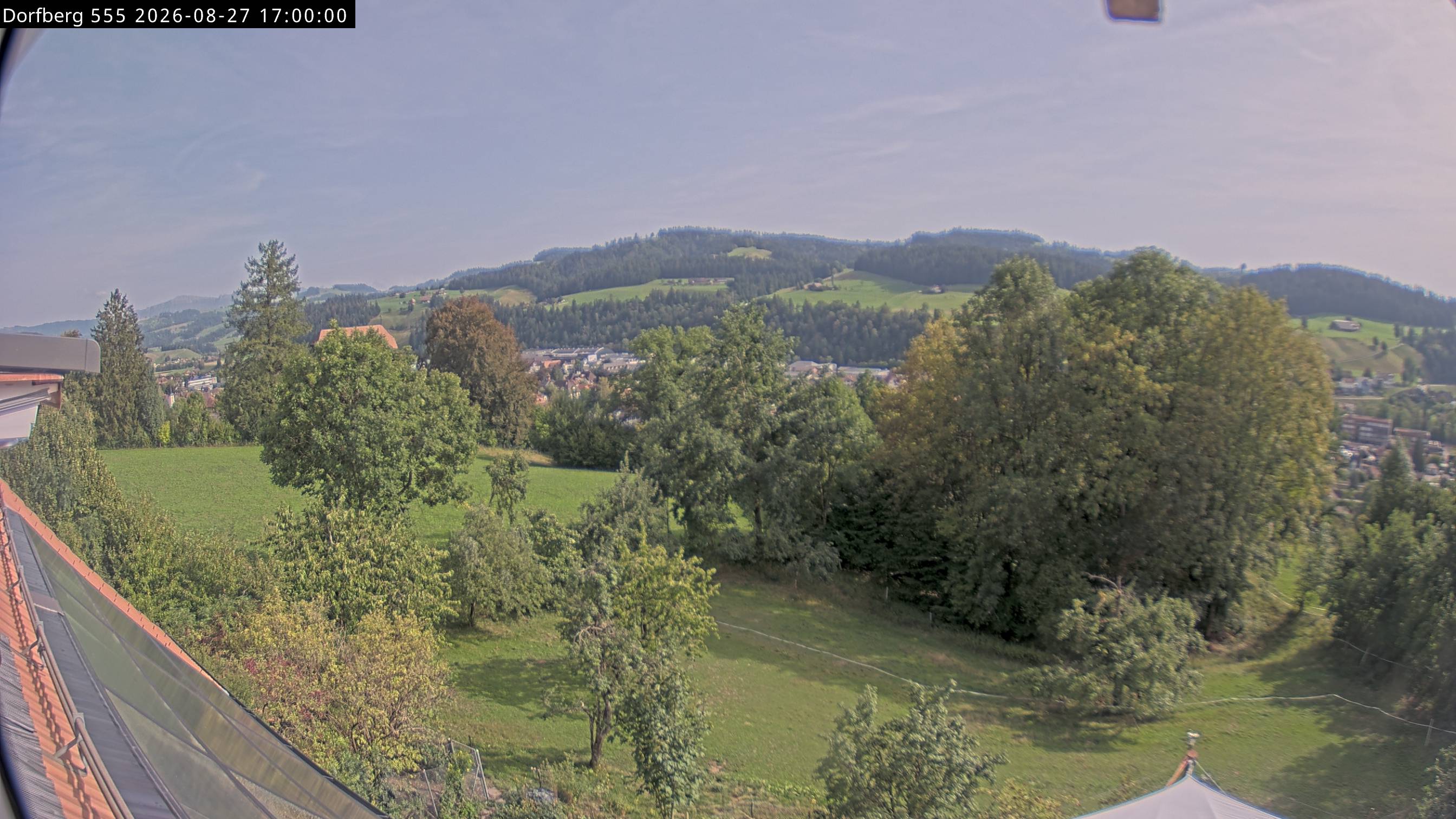 Webcam-Bild: Aussicht vom Dorfberg in Langnau 20260827-170000