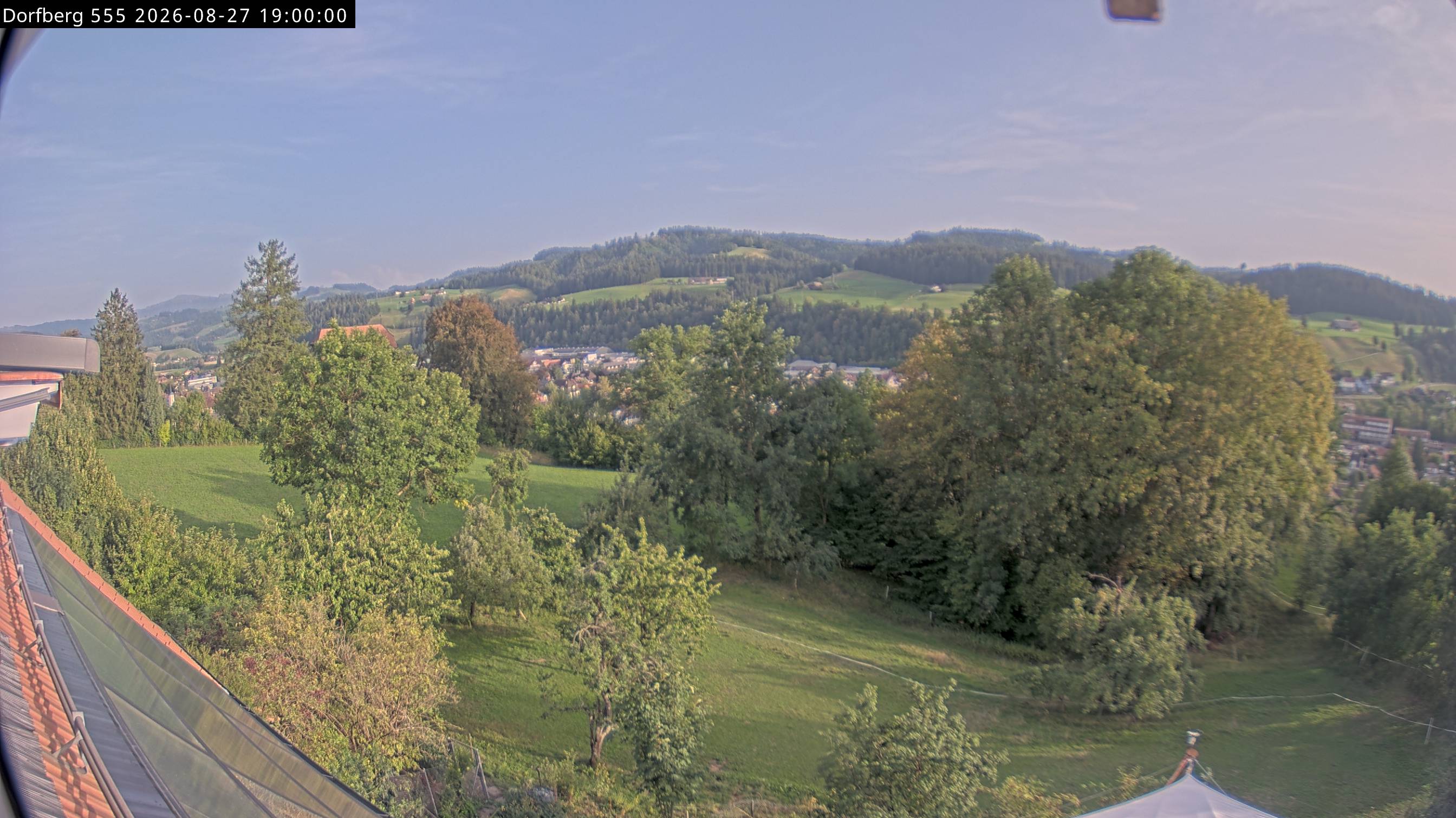 Webcam-Bild: Aussicht vom Dorfberg in Langnau 20260827-190000