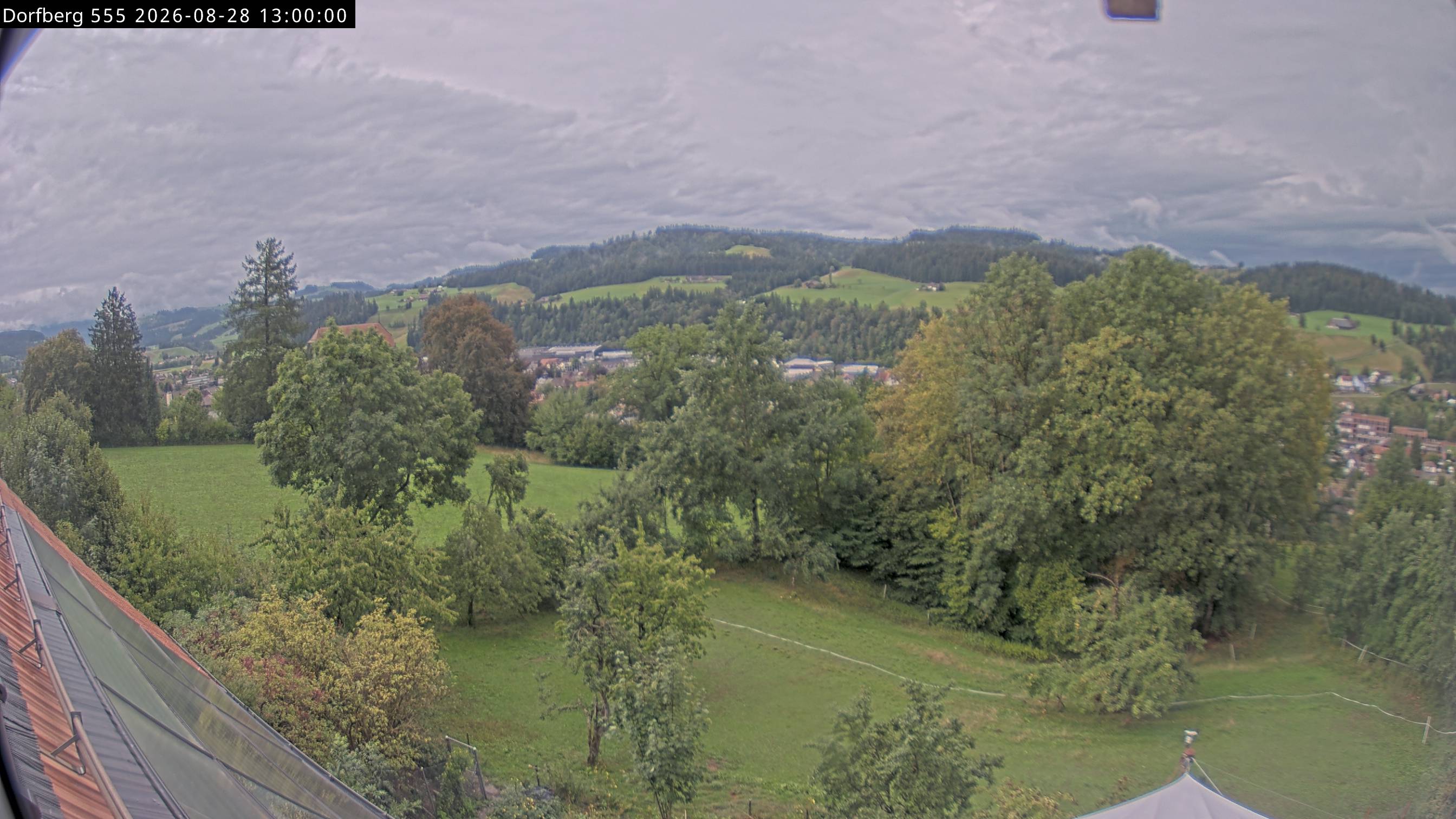 Webcam-Bild: Aussicht vom Dorfberg in Langnau 20260828-130000