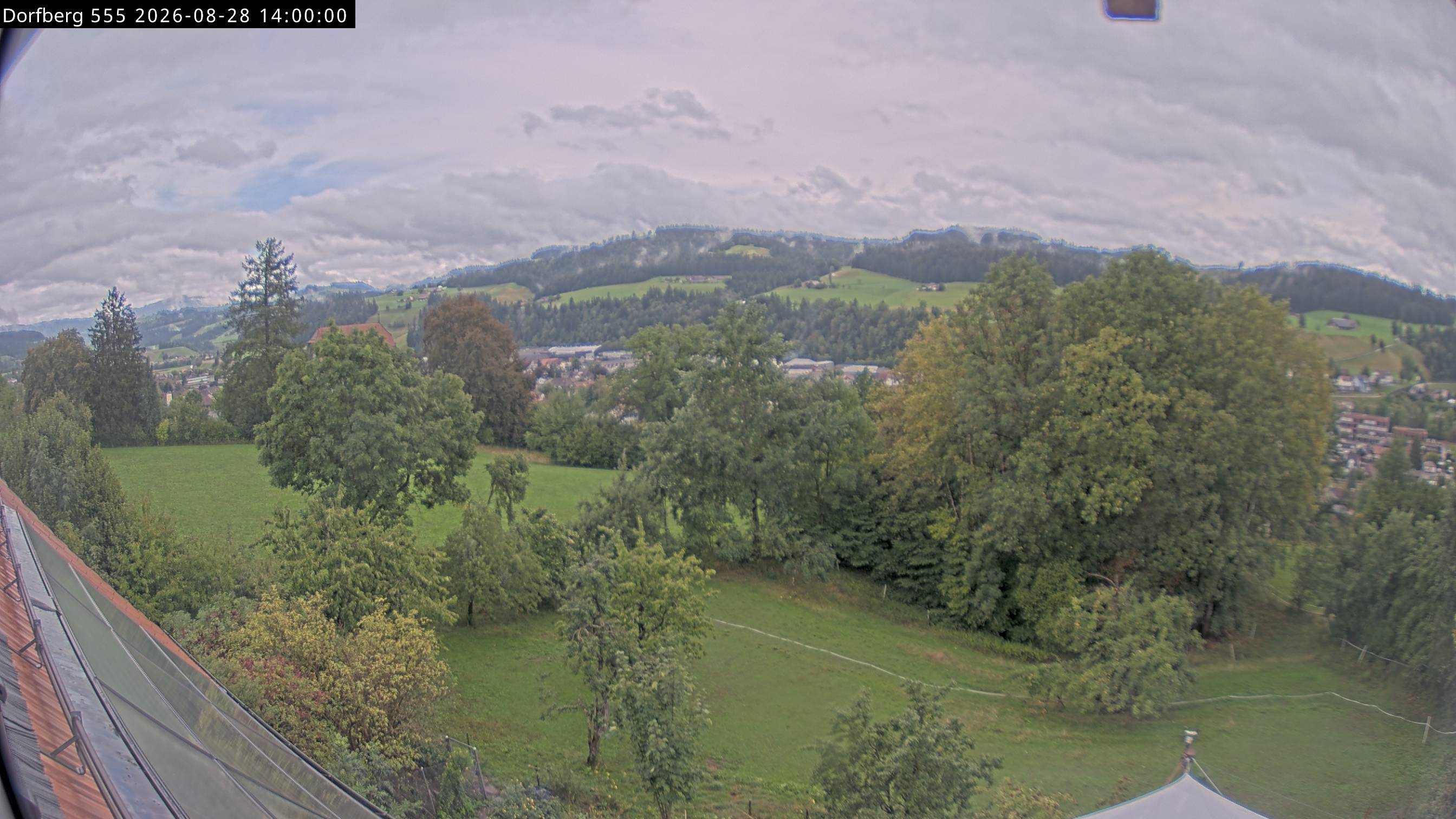 Webcam-Bild: Aussicht vom Dorfberg in Langnau 20260828-140000
