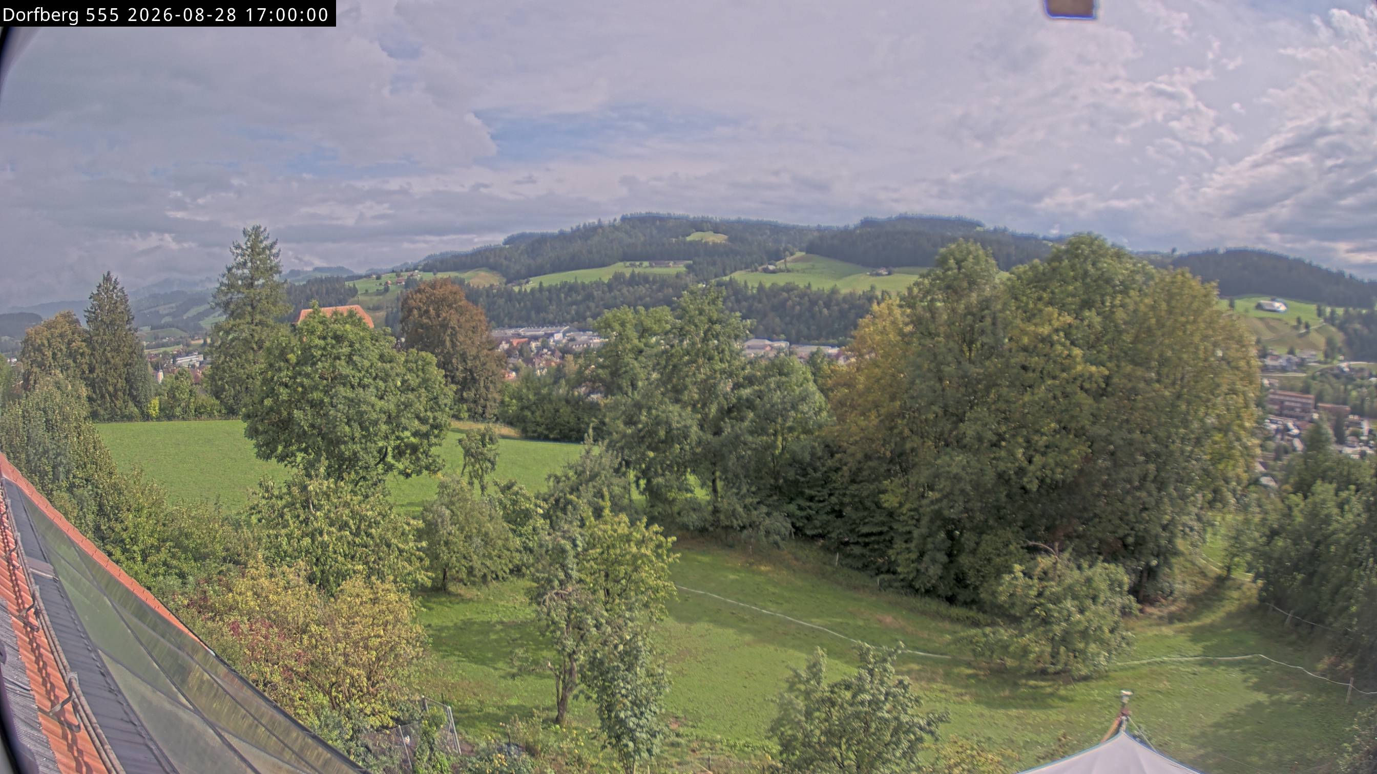 Webcam-Bild: Aussicht vom Dorfberg in Langnau 20260828-170000