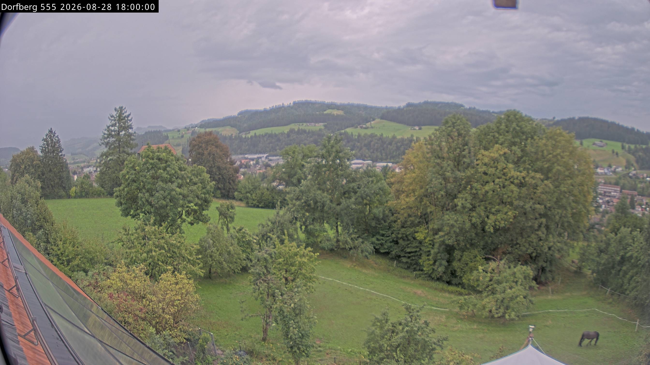 Webcam-Bild: Aussicht vom Dorfberg in Langnau 20260828-180000