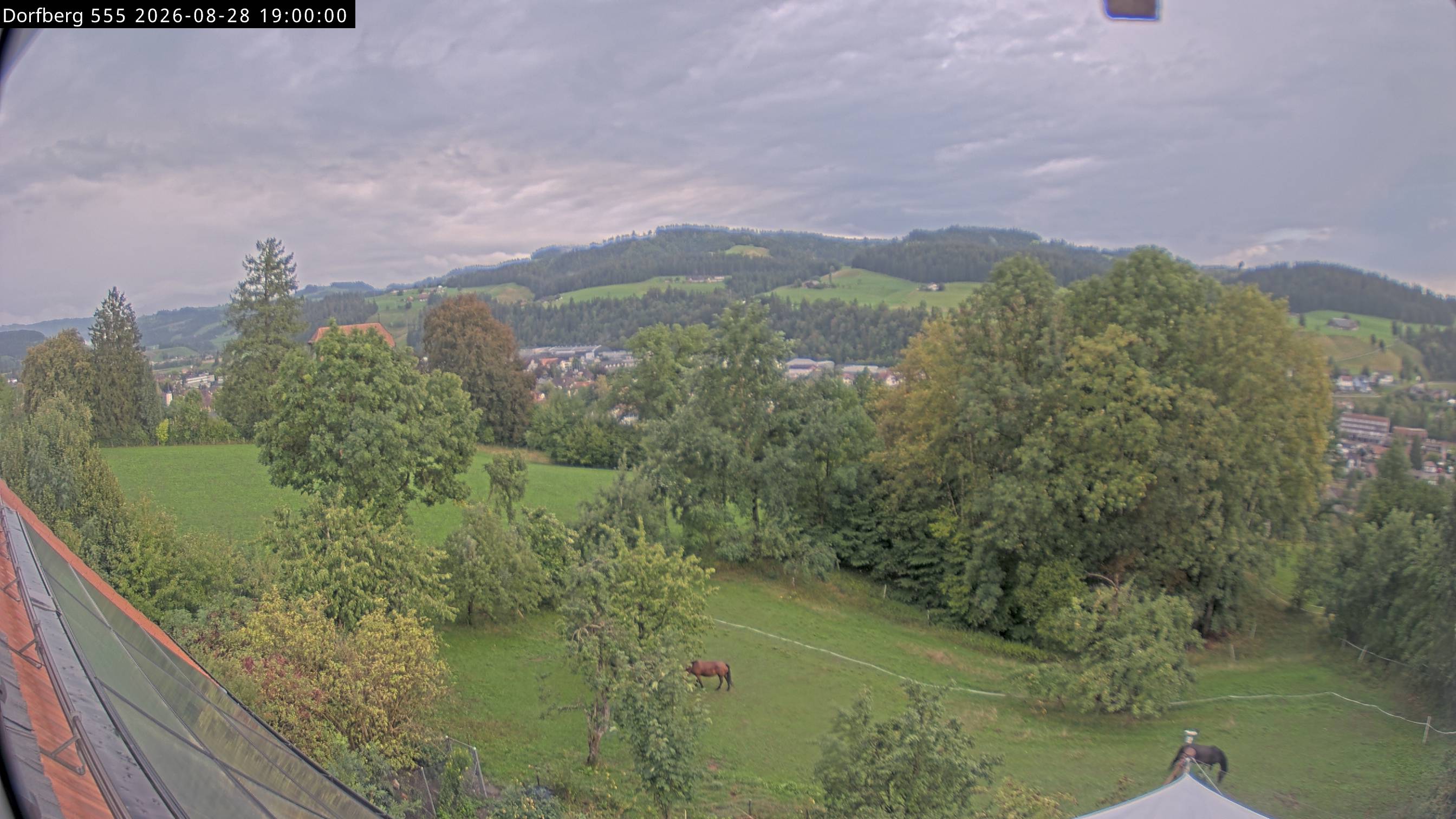 Webcam-Bild: Aussicht vom Dorfberg in Langnau 20260828-190000