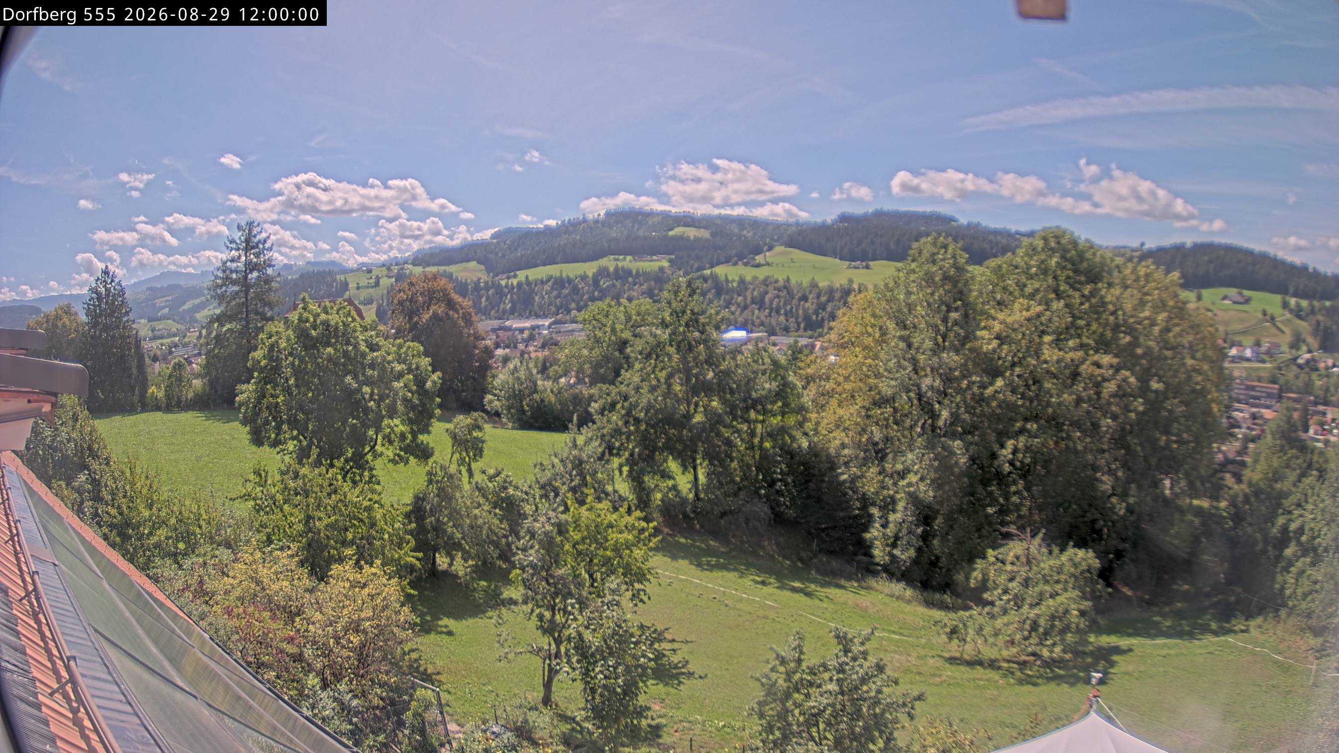 Webcam-Bild: Aussicht vom Dorfberg in Langnau 20260829-120000
