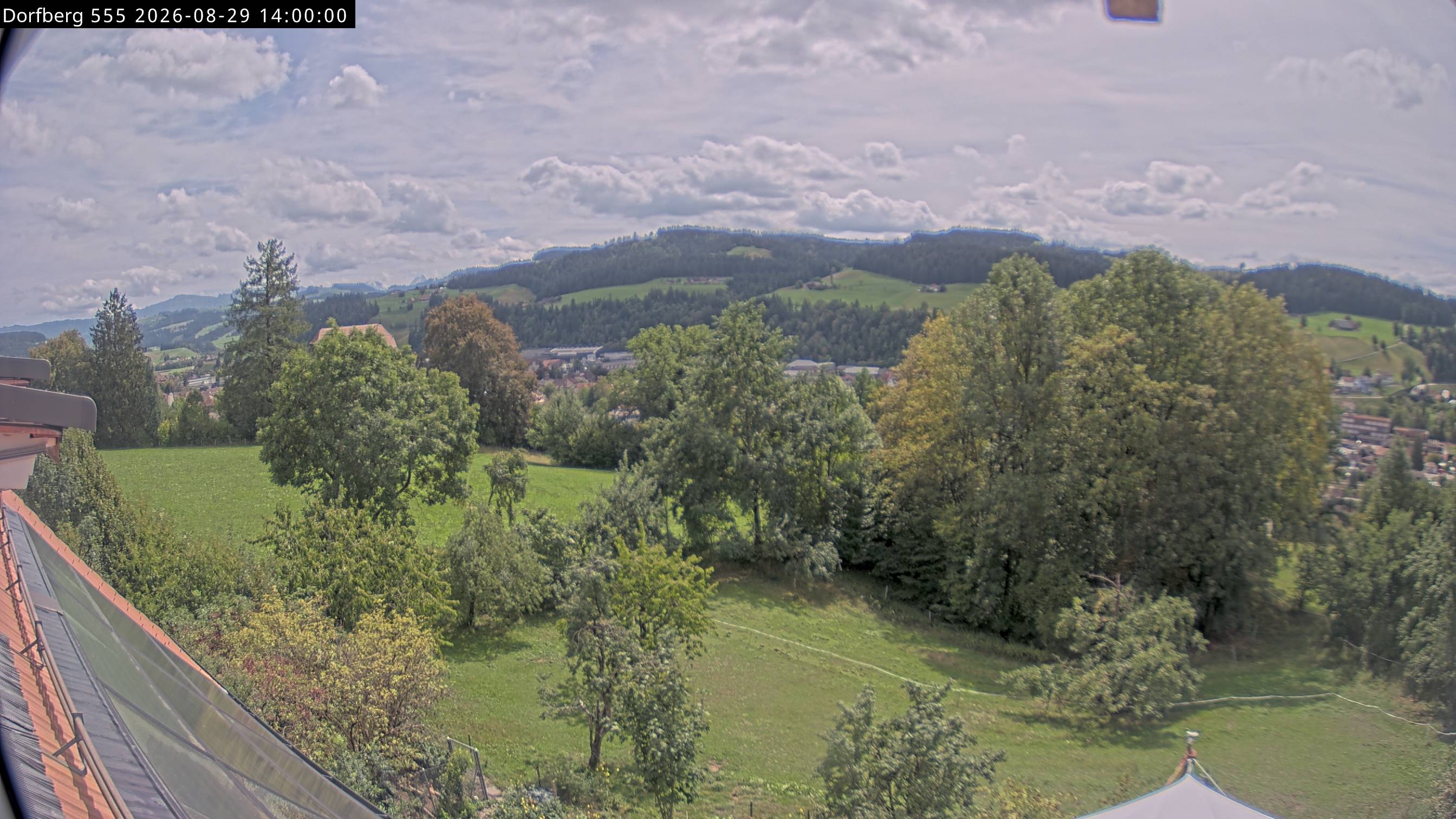 Webcam-Bild: Aussicht vom Dorfberg in Langnau 20260829-140000