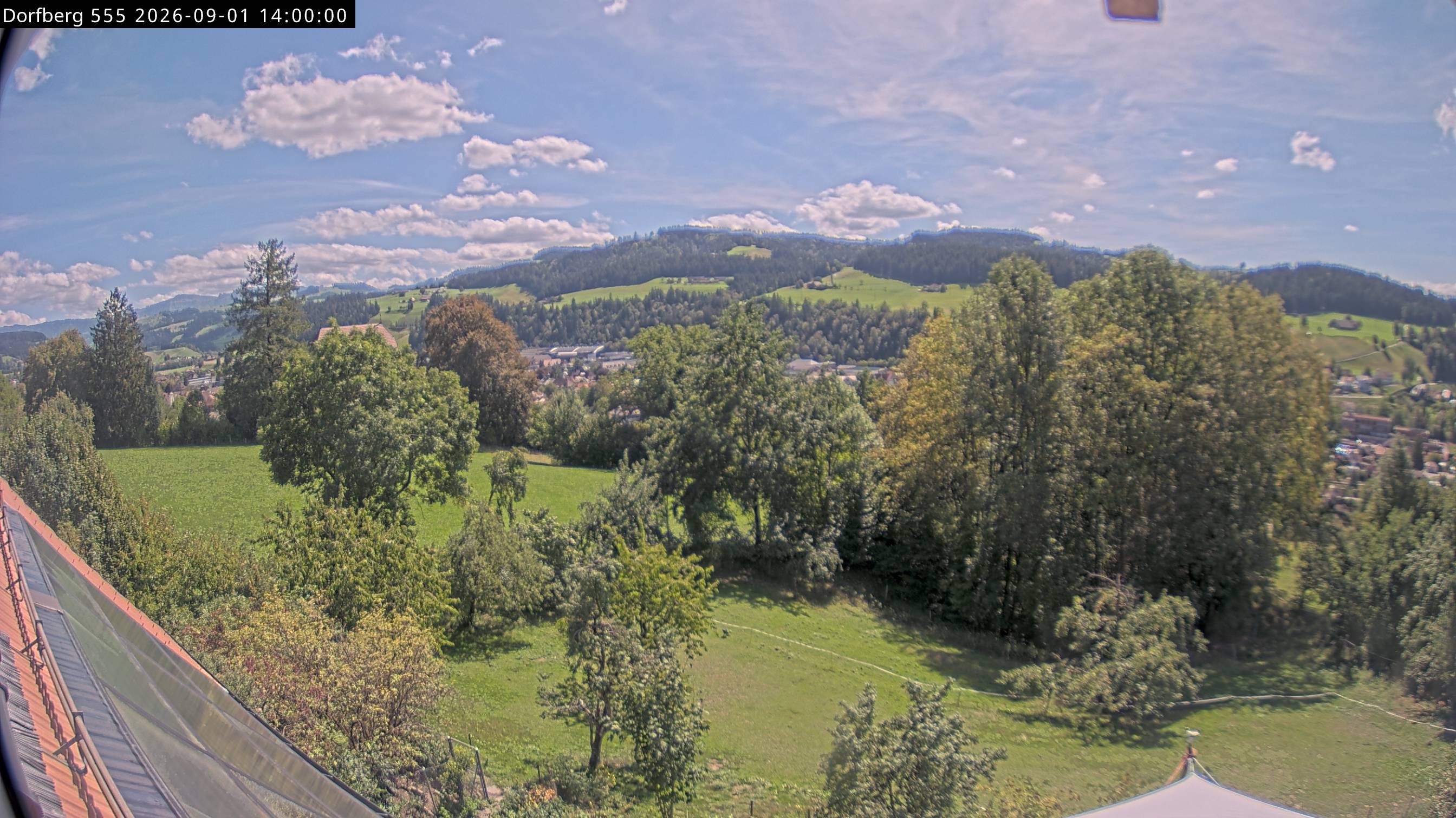 Webcam-Bild: Aussicht vom Dorfberg in Langnau 20260901-140000
