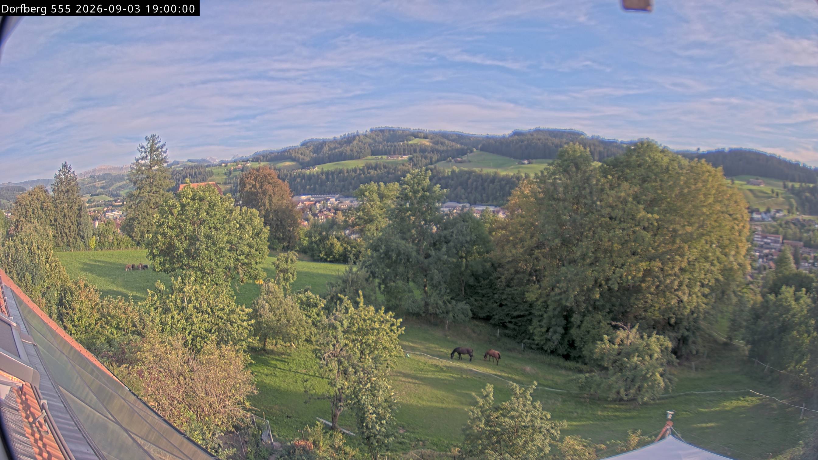 Webcam-Bild: Aussicht vom Dorfberg in Langnau 20260903-190000
