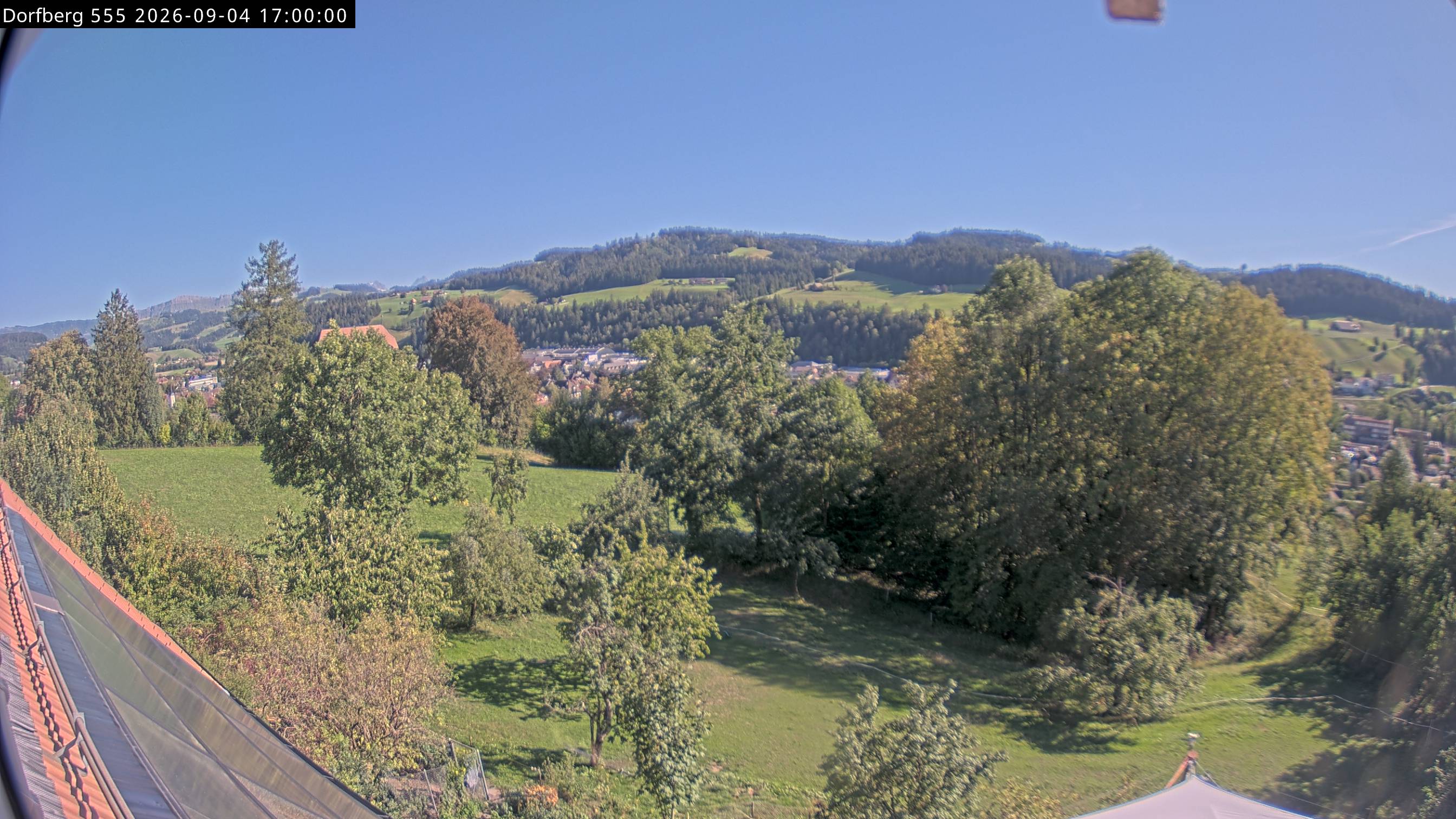 Webcam-Bild: Aussicht vom Dorfberg in Langnau 20260904-170000
