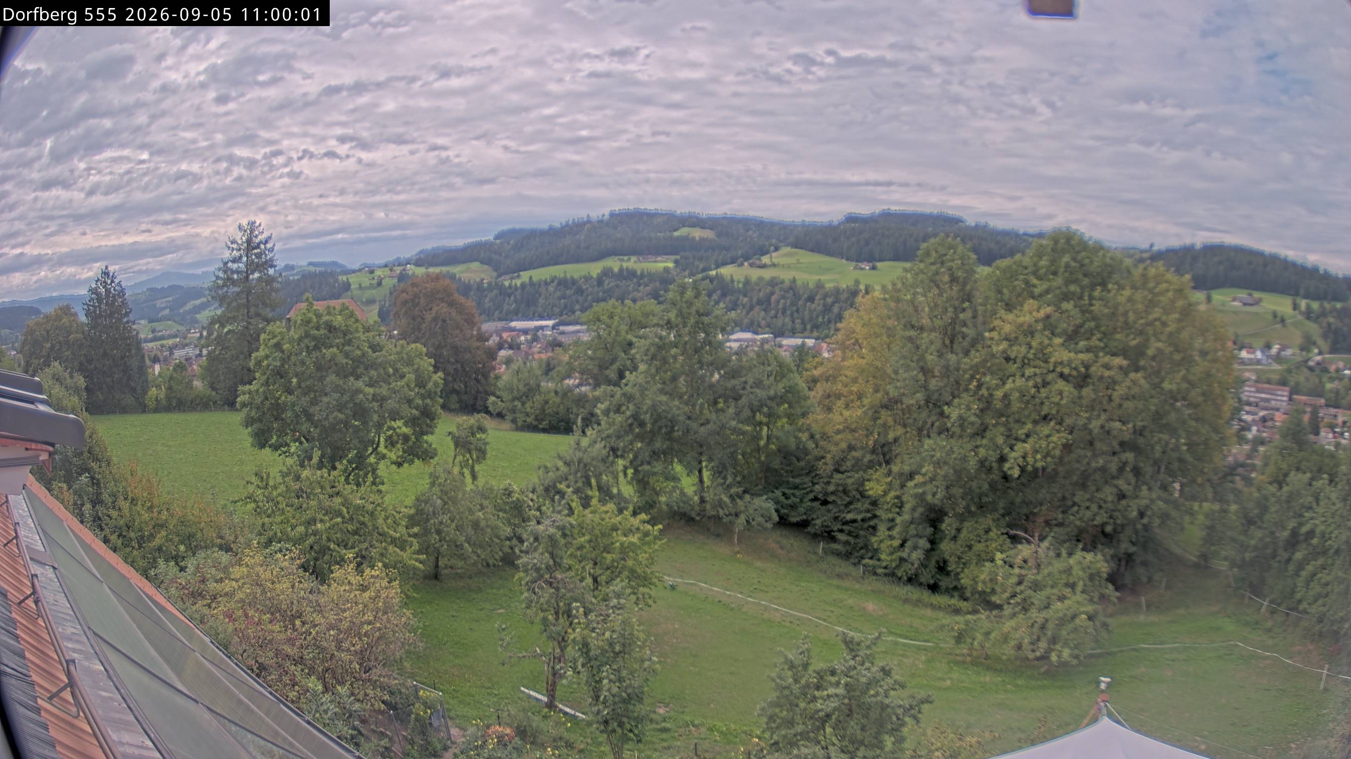 Webcam-Bild: Aussicht vom Dorfberg in Langnau 20260905-110000