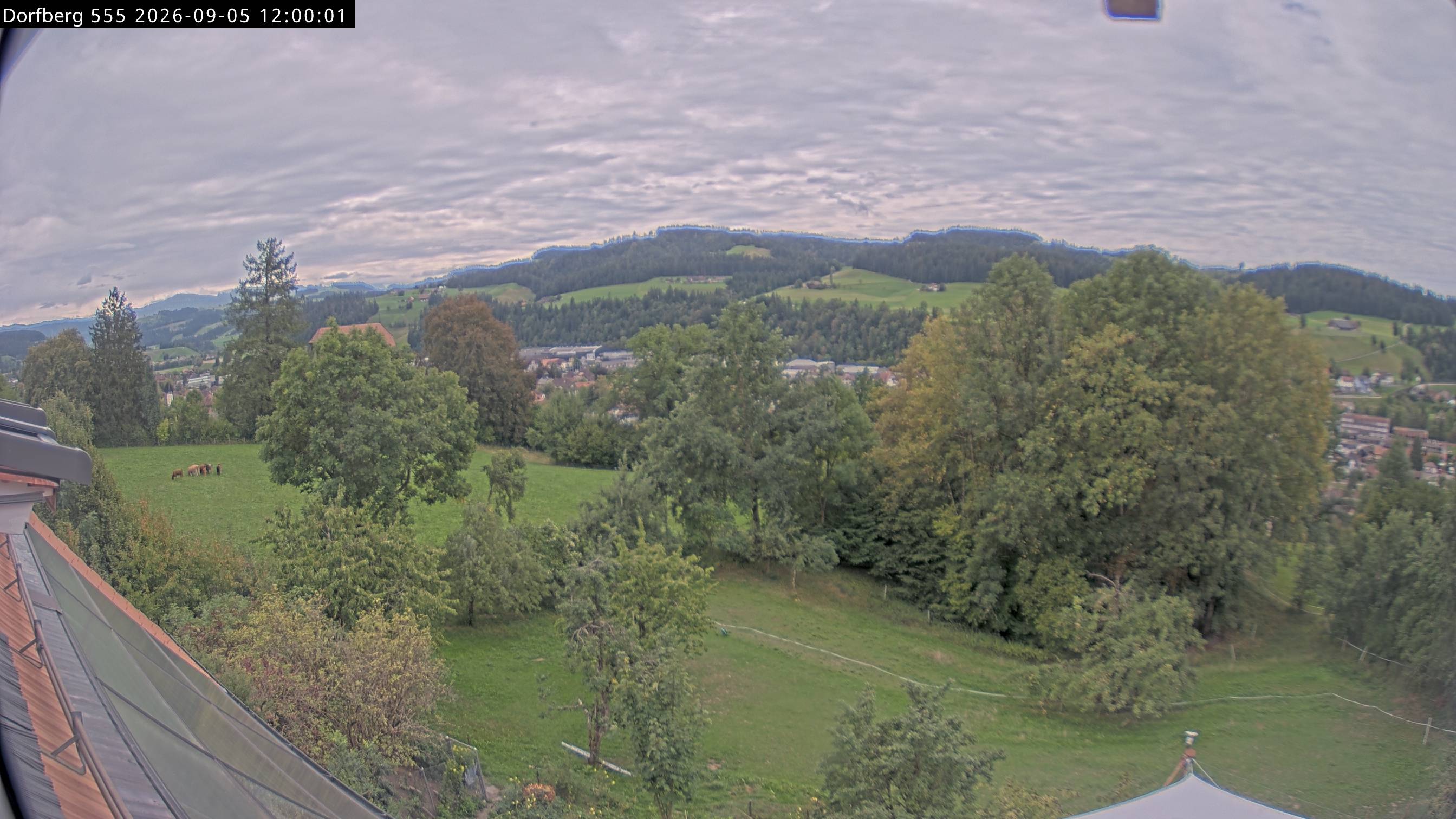 Webcam-Bild: Aussicht vom Dorfberg in Langnau 20260905-120000
