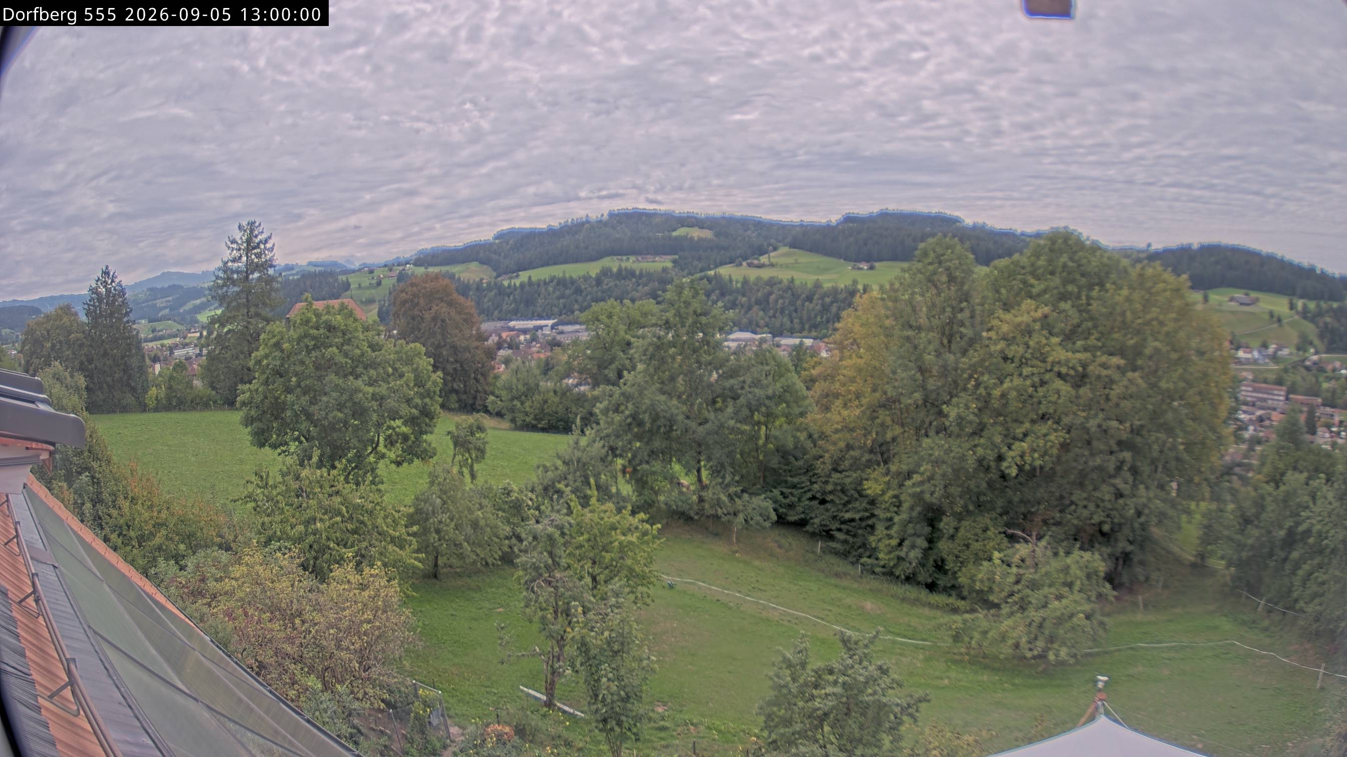 Webcam-Bild: Aussicht vom Dorfberg in Langnau 20260905-130000