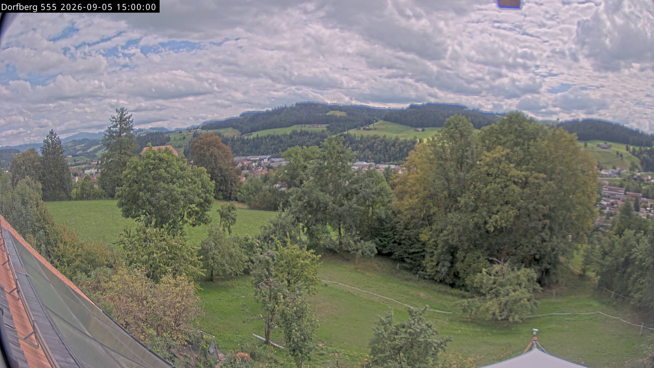 Webcam-Bild: Aussicht vom Dorfberg in Langnau 20260905-150000