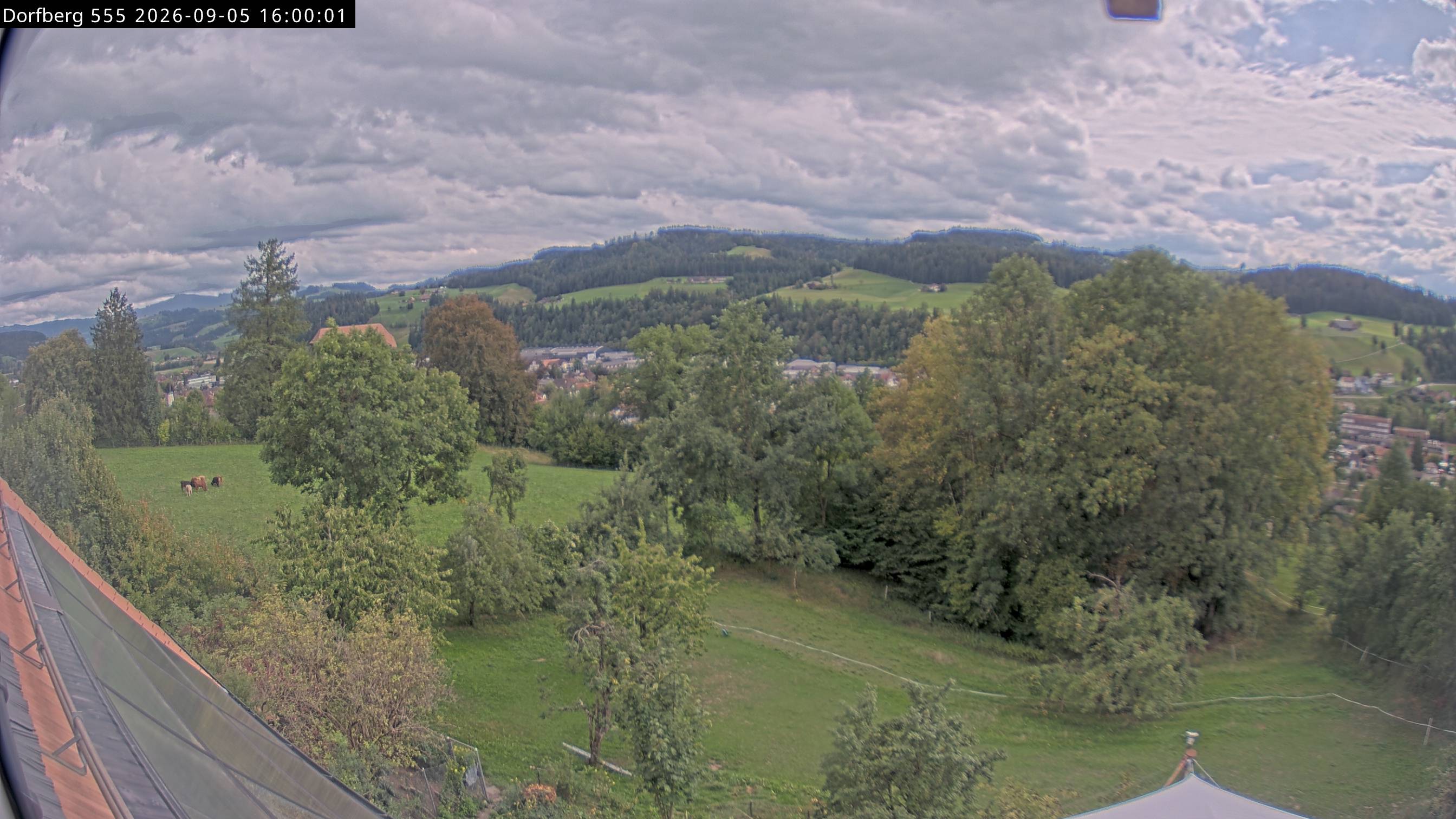 Webcam-Bild: Aussicht vom Dorfberg in Langnau 20260905-160000