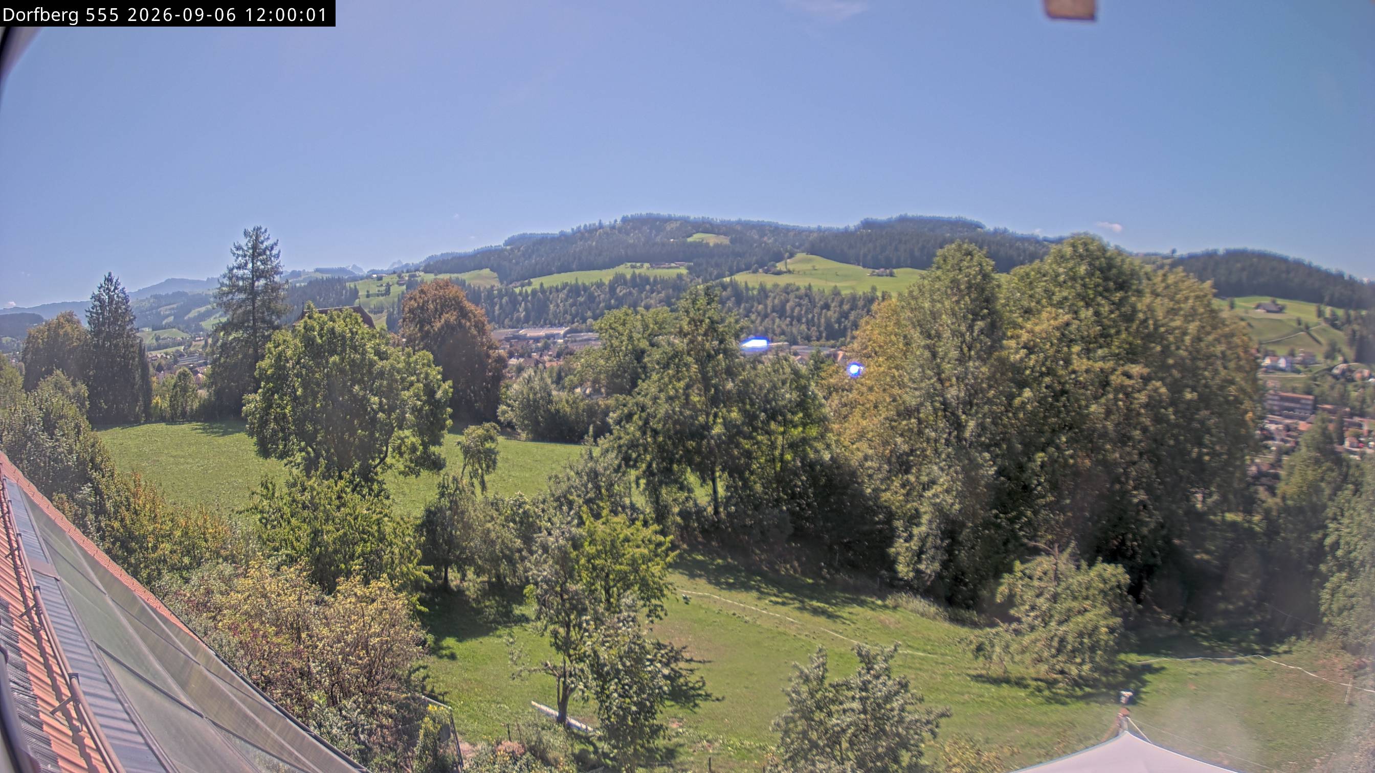 Webcam-Bild: Aussicht vom Dorfberg in Langnau 20260906-120000