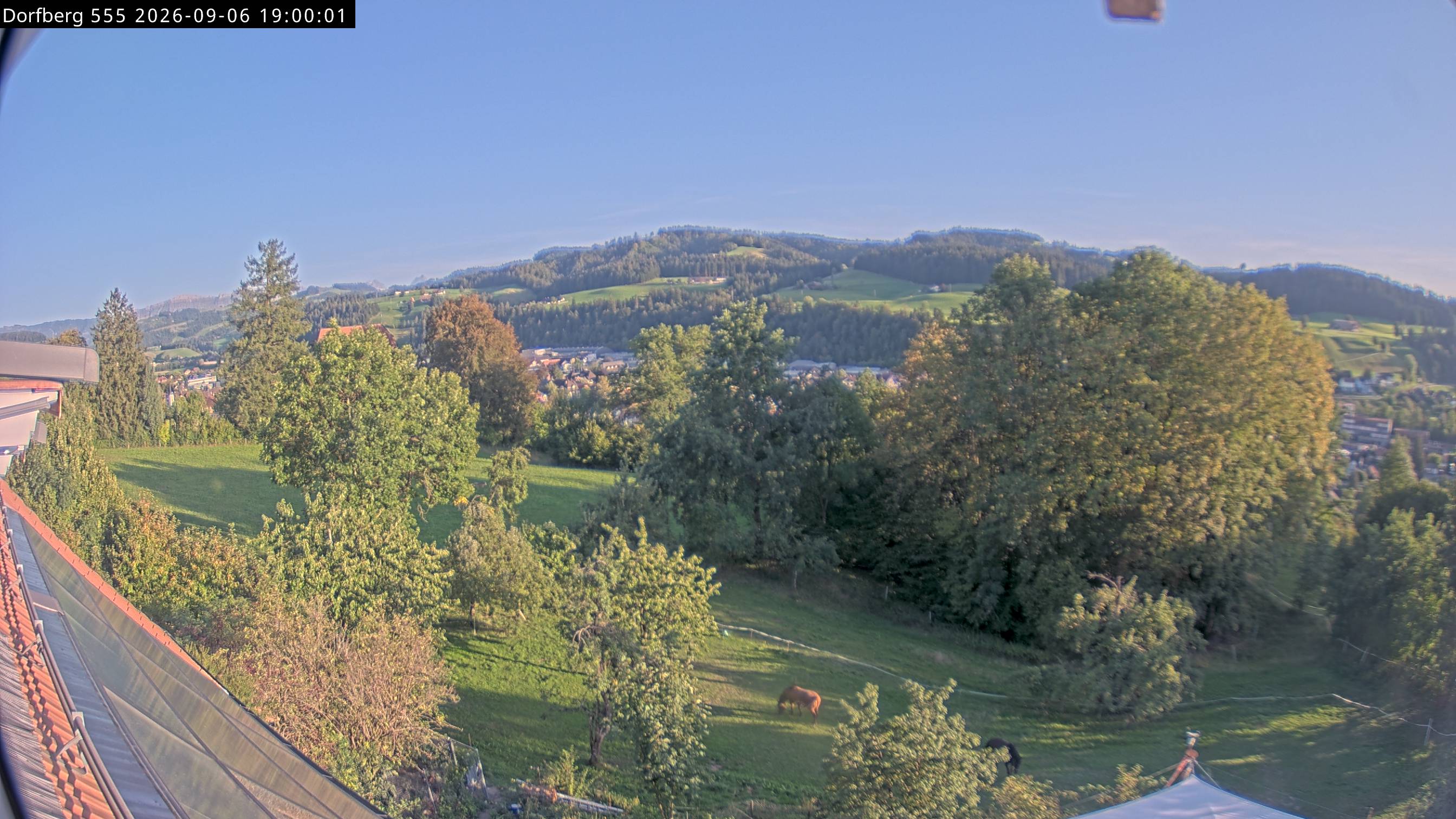 Webcam-Bild: Aussicht vom Dorfberg in Langnau 20260906-190000