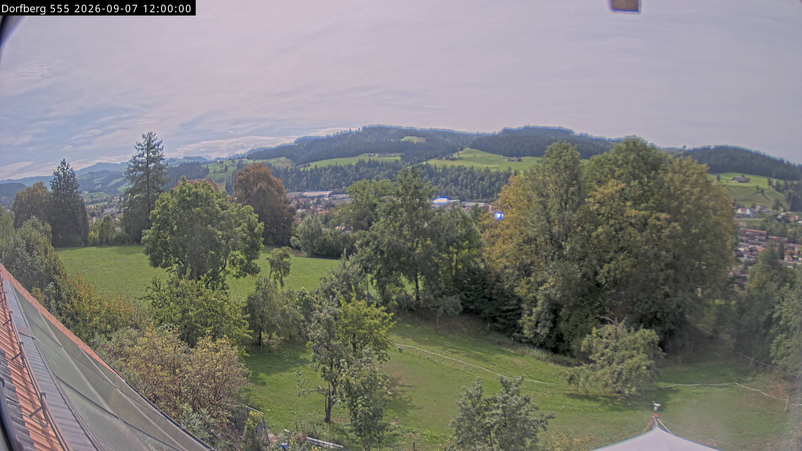 Webcam-Bild: Aussicht vom Dorfberg in Langnau 20260907-120000