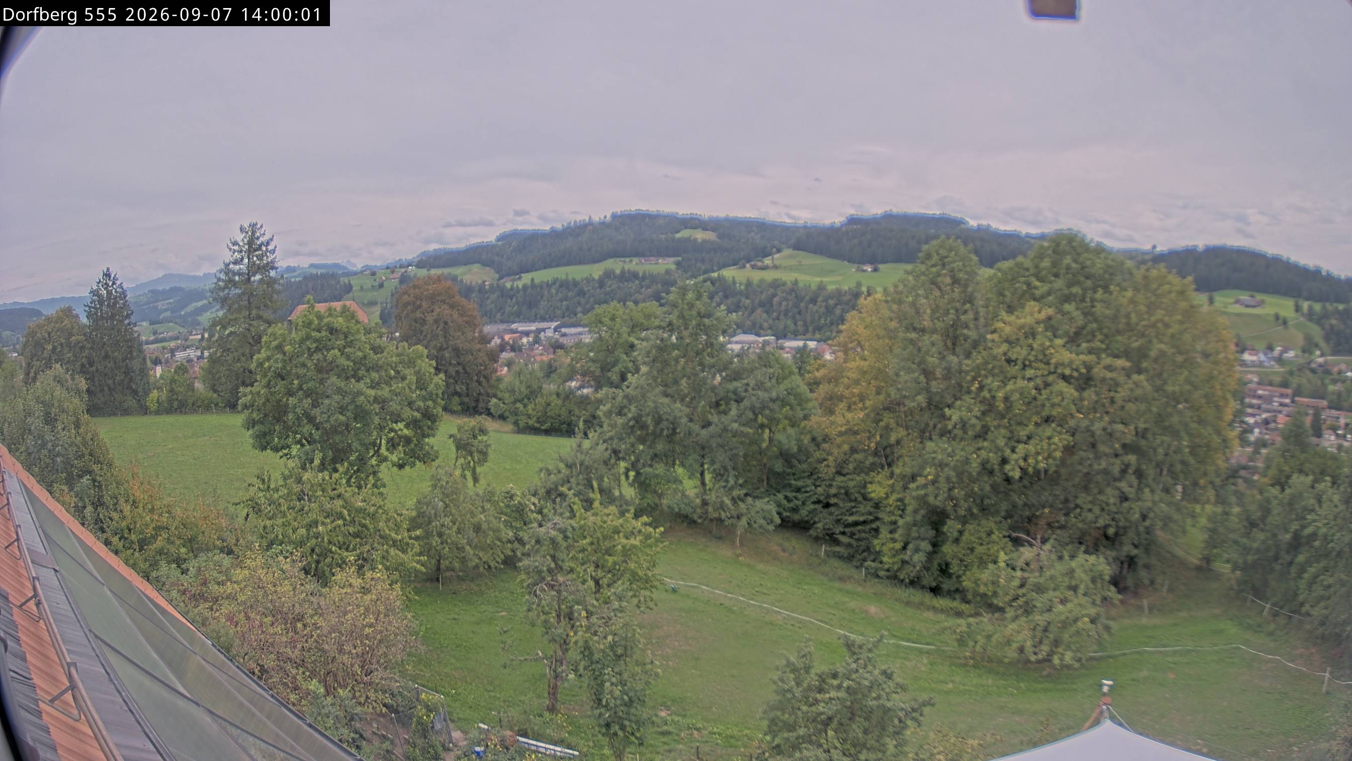 Webcam-Bild: Aussicht vom Dorfberg in Langnau 20260907-140000