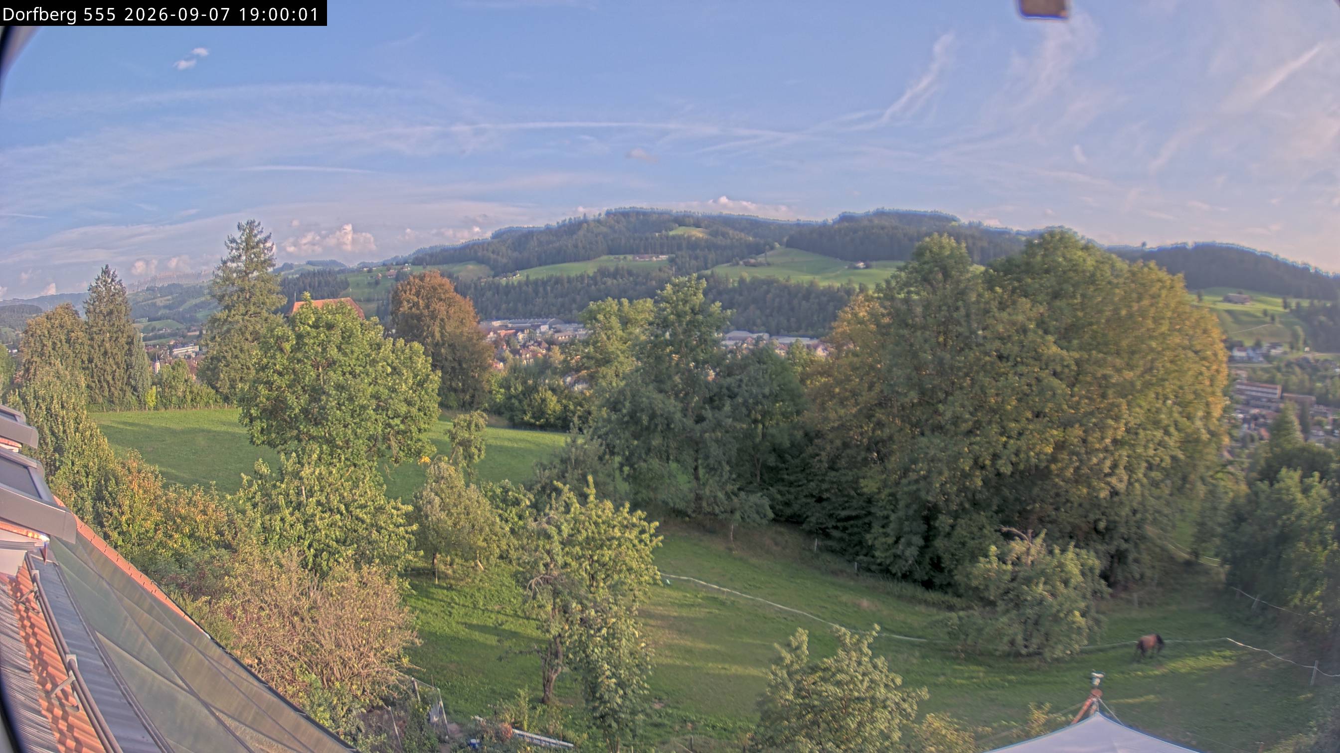 Webcam-Bild: Aussicht vom Dorfberg in Langnau 20260907-190000