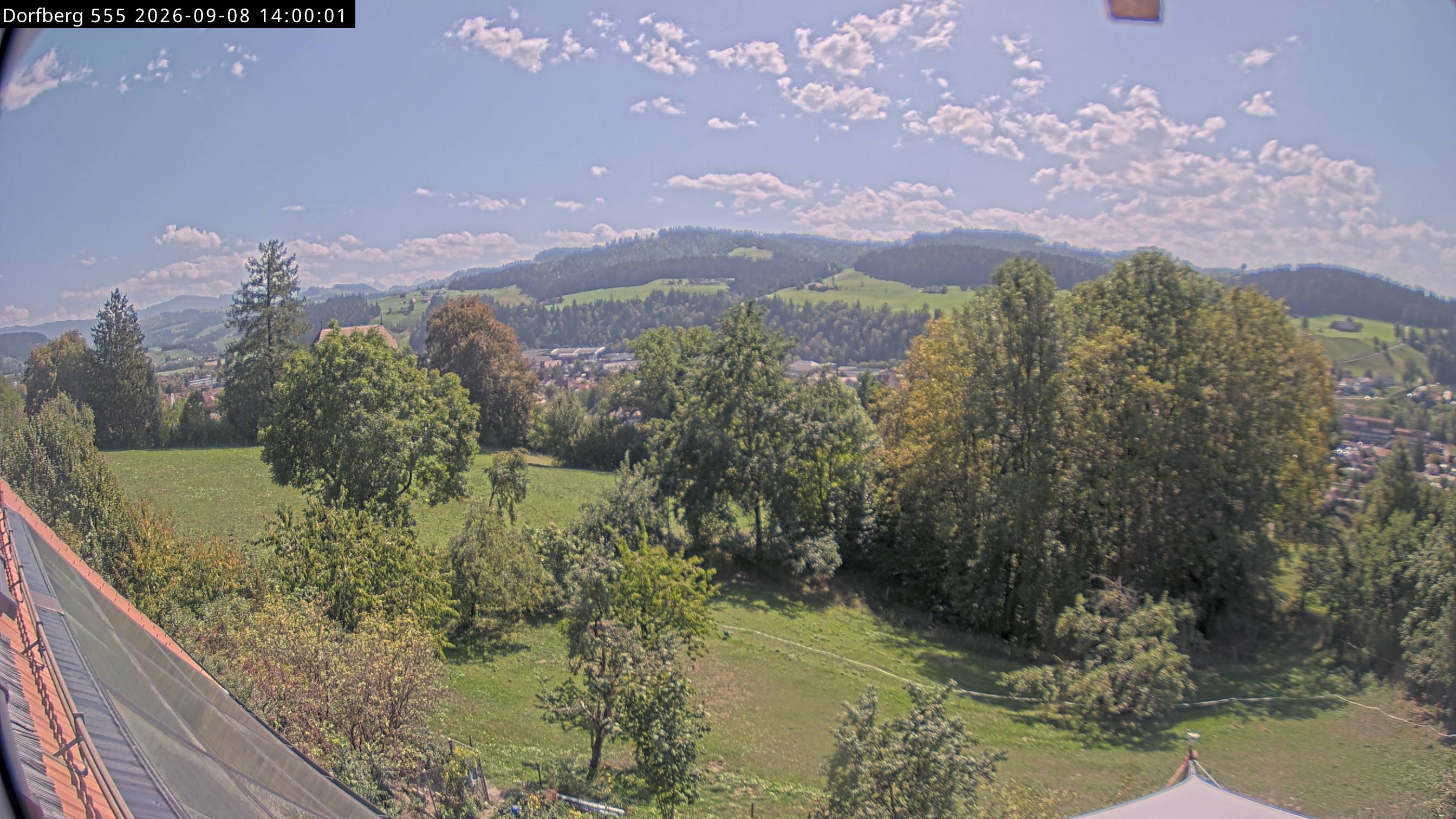 Webcam-Bild: Aussicht vom Dorfberg in Langnau 20260908-140000
