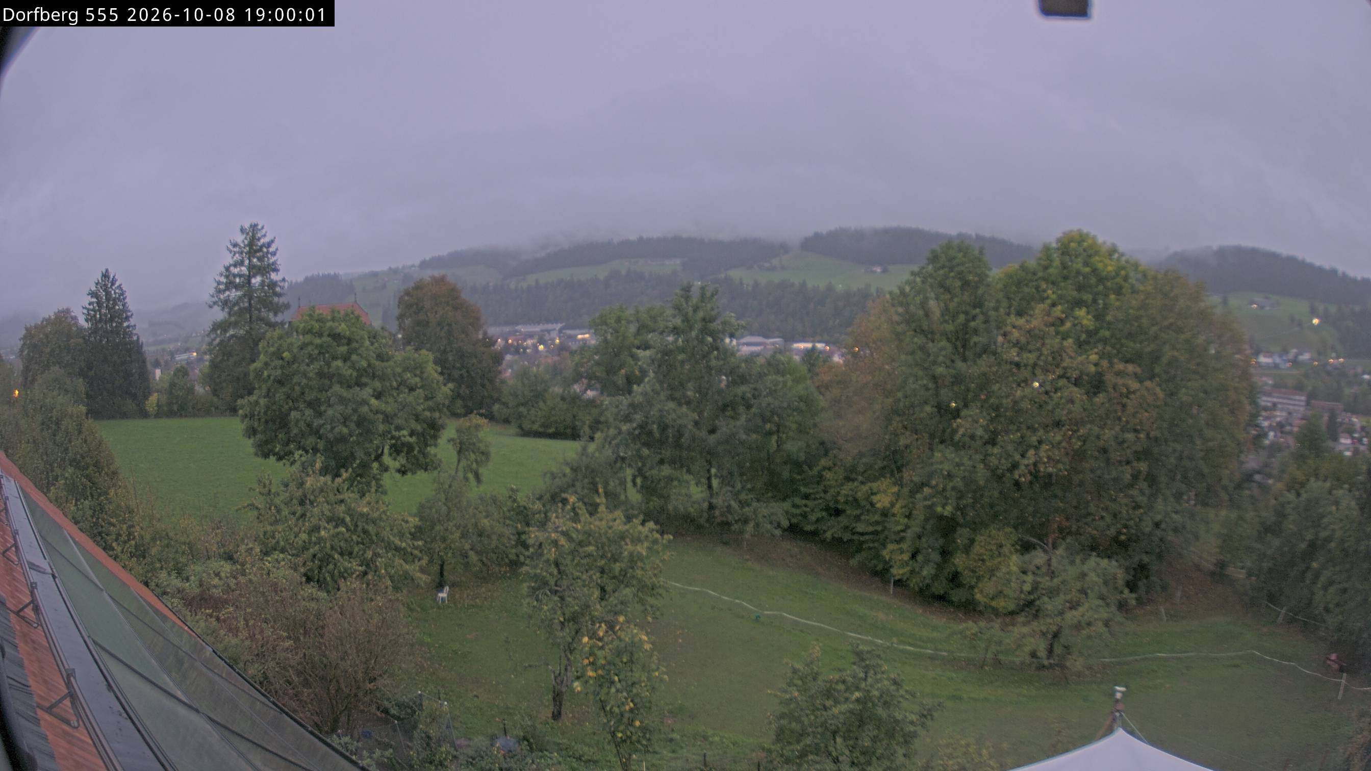 Webcam-Bild: Aussicht vom Dorfberg in Langnau 20261008-190000